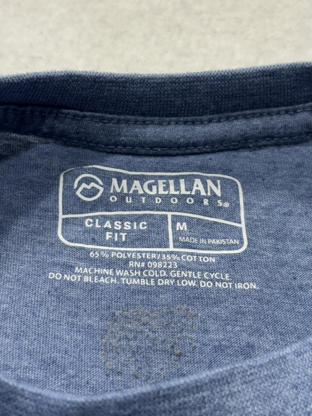 Magellan Outdoors Shirt Mens Medium Blue Hunting Dog Sunset Outdoor Graphic Tee