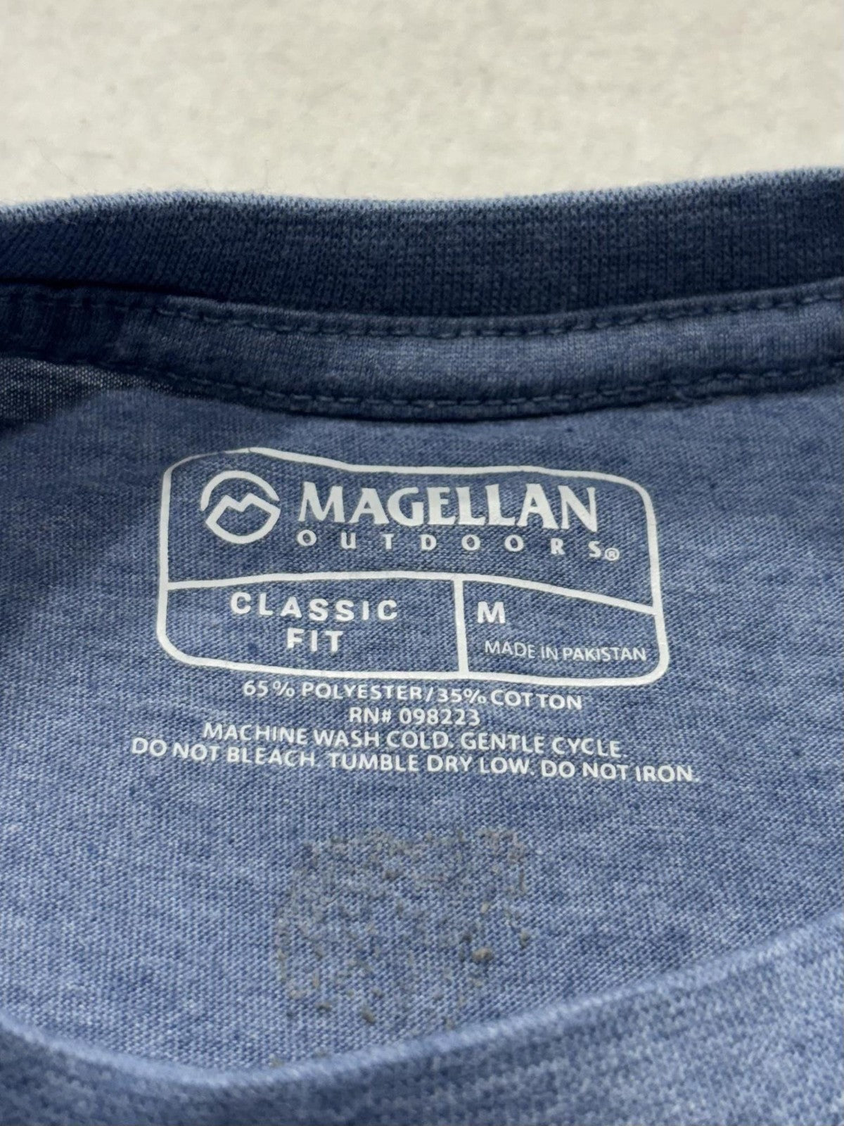 Magellan Outdoors Shirt Mens Medium Blue Hunting Dog Sunset Outdoor Graphic Tee