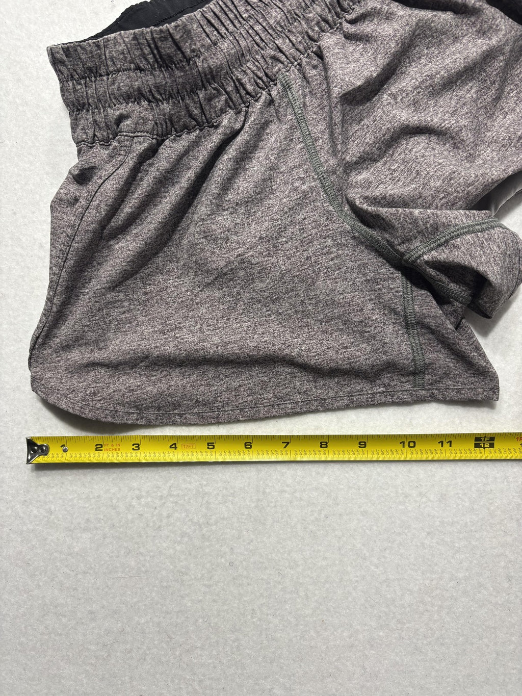Lululemon Running Shorts Womens 6 Gray 2.5" Inseam Zip Pocket Lined Athletic