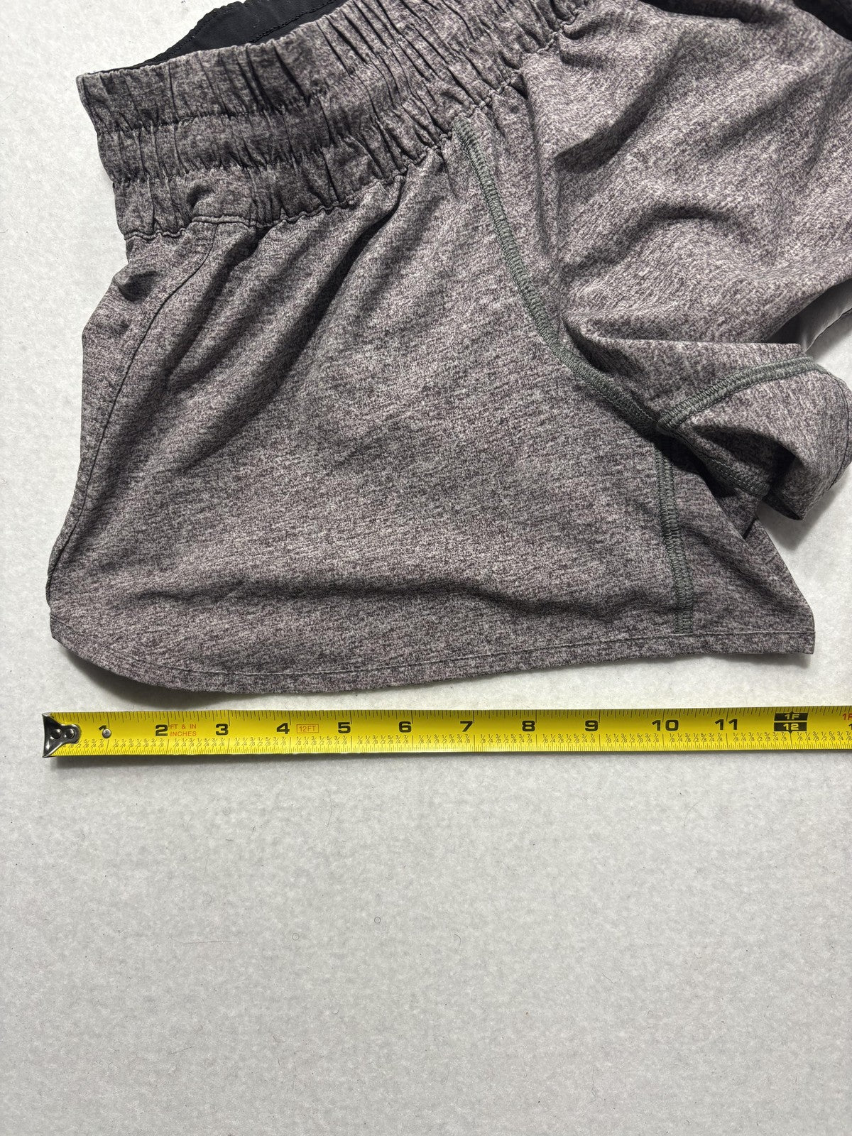 Lululemon Running Shorts Womens 6 Gray 2.5" Inseam Zip Pocket Lined Athletic
