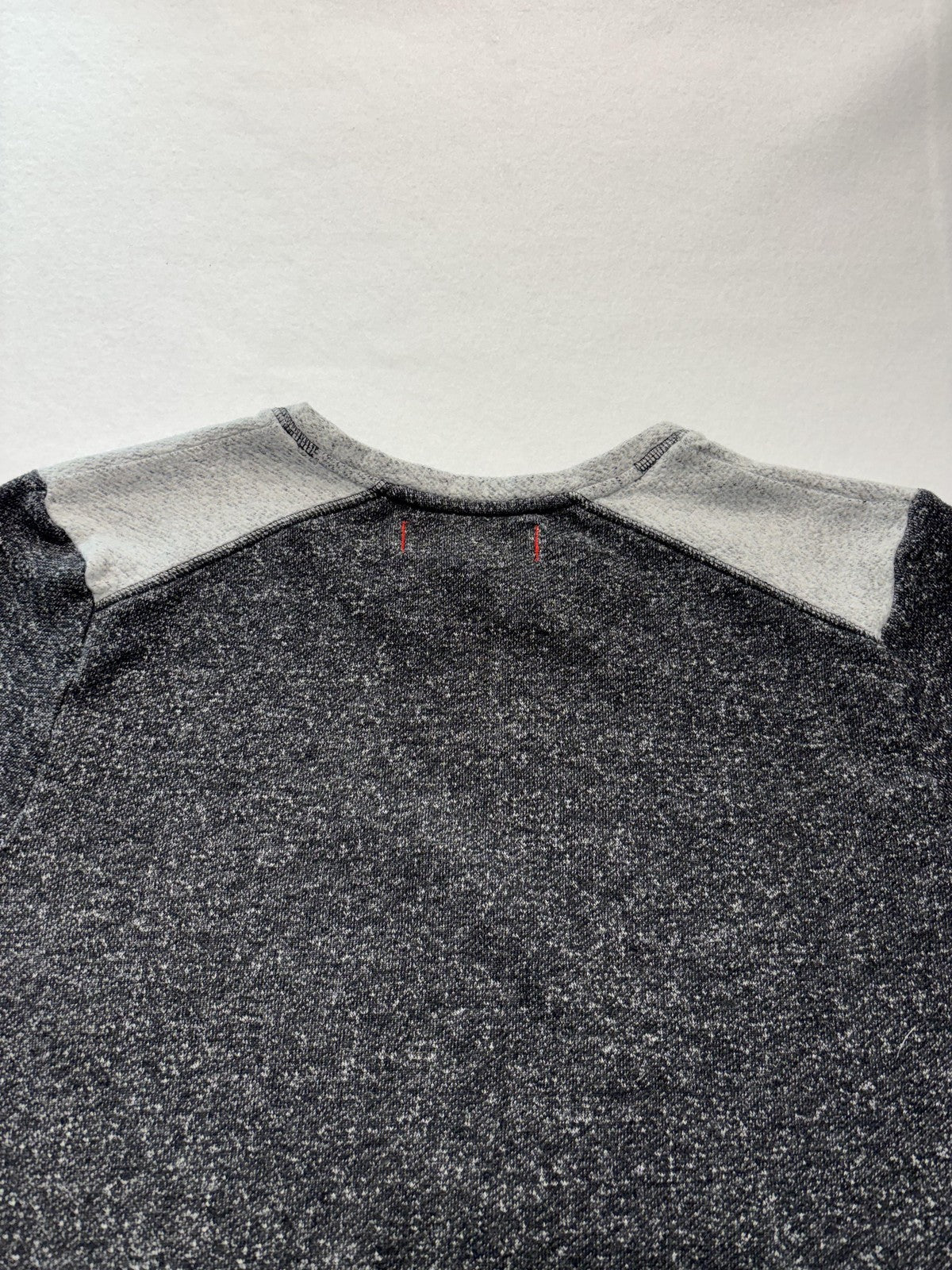 Tommy Bahama Sweatshirt Mens Medium Gray Fleece Crew Neck Pullover Contrast