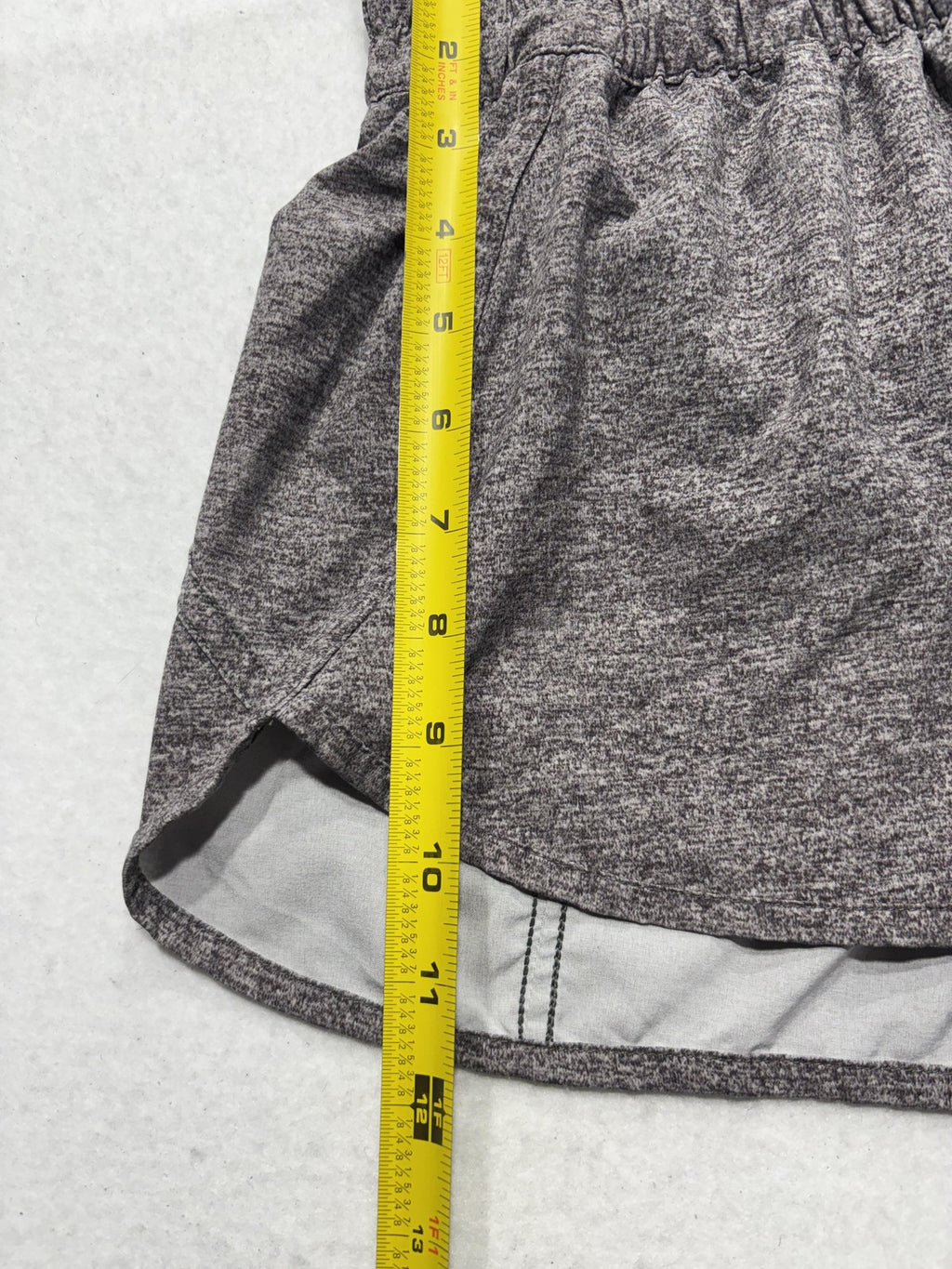 Lululemon Running Shorts Womens 6 Gray 2.5" Inseam Zip Pocket Lined Athletic
