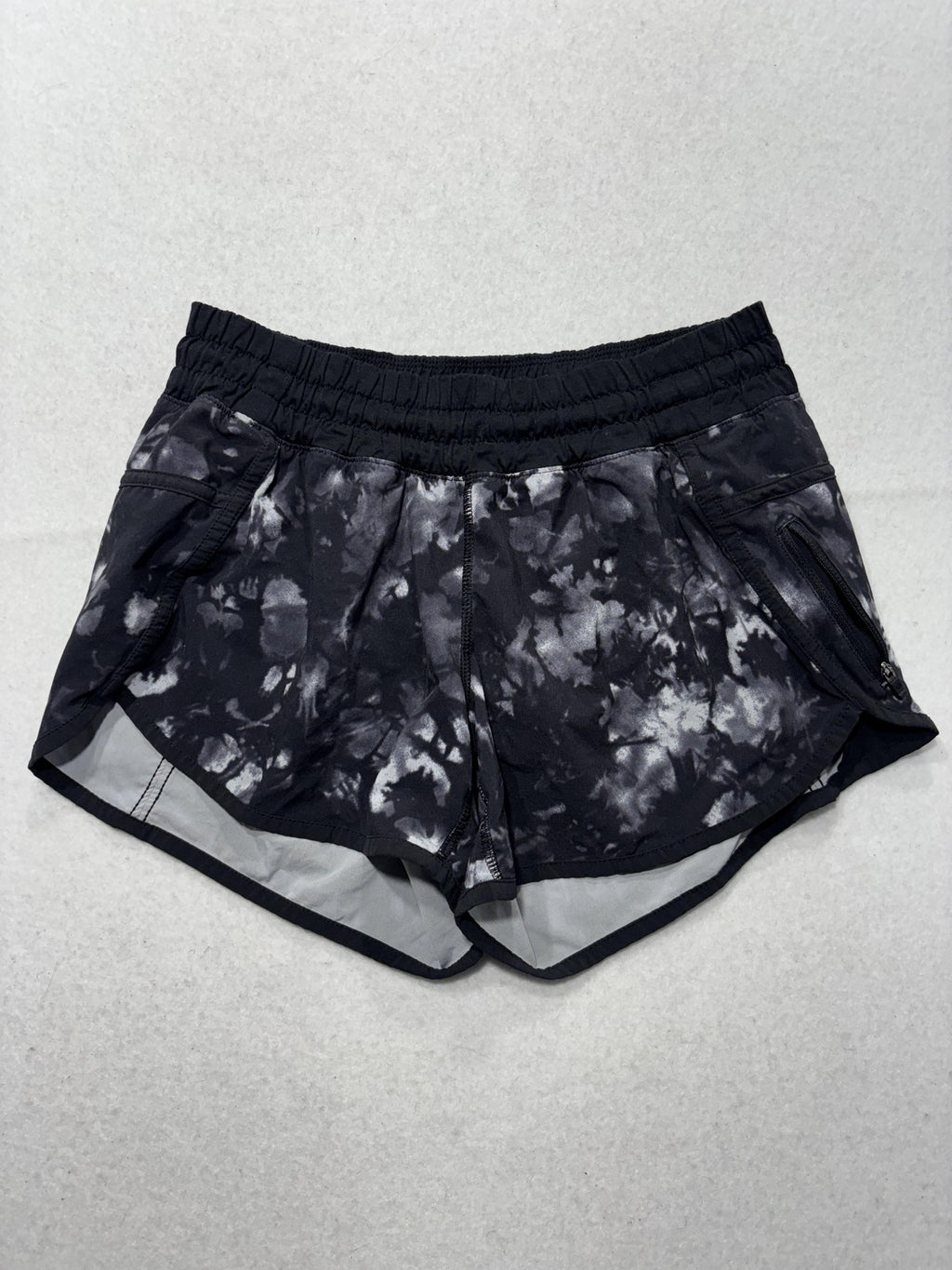 Lululemon Running Shorts Womens 6 Black Batik 2.5" Inseam Lined Zip Pocket