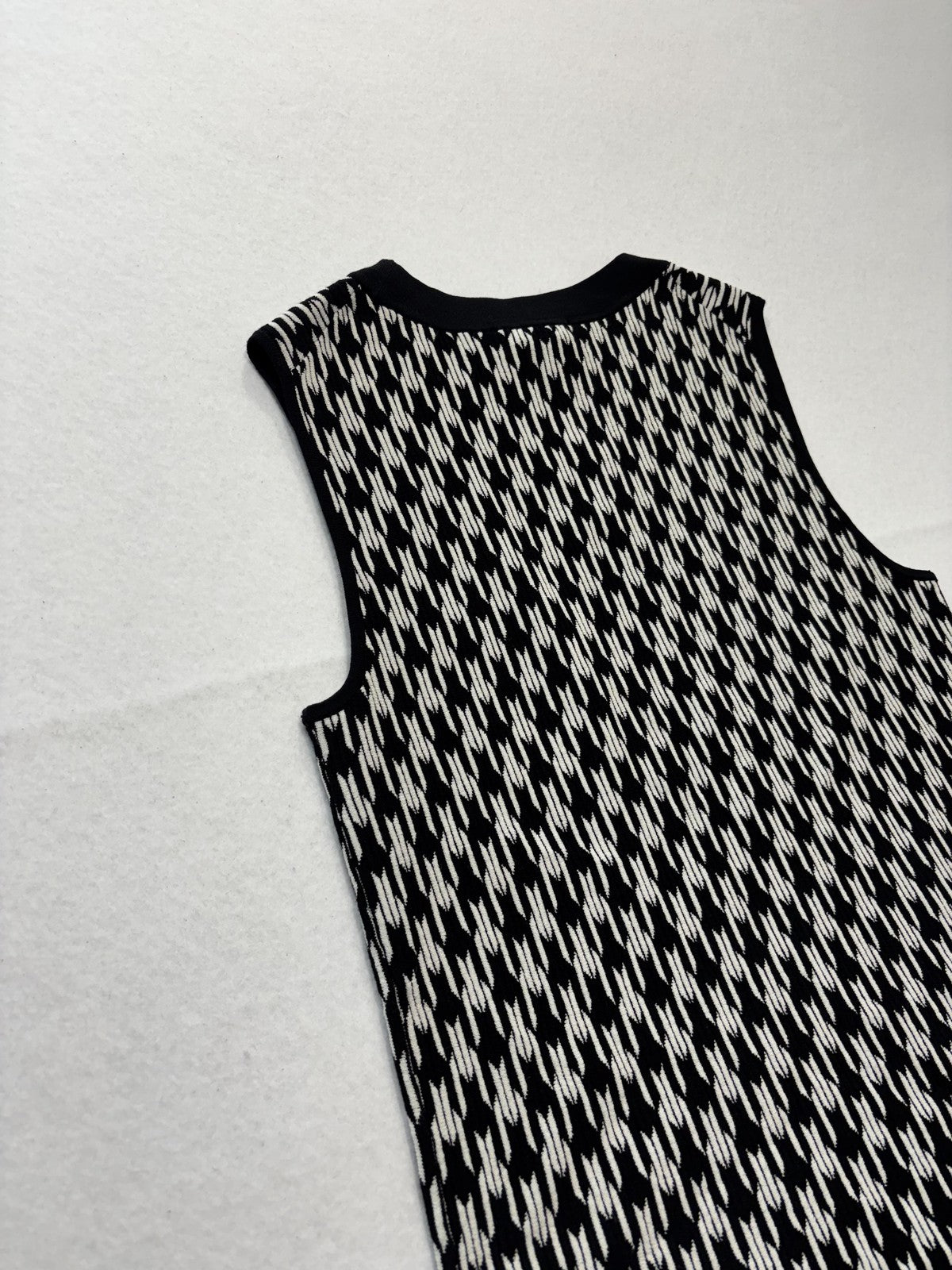 Ann Taylor Sweater Vest Womens Small Black White Geometric Crew Neck Sleeveless