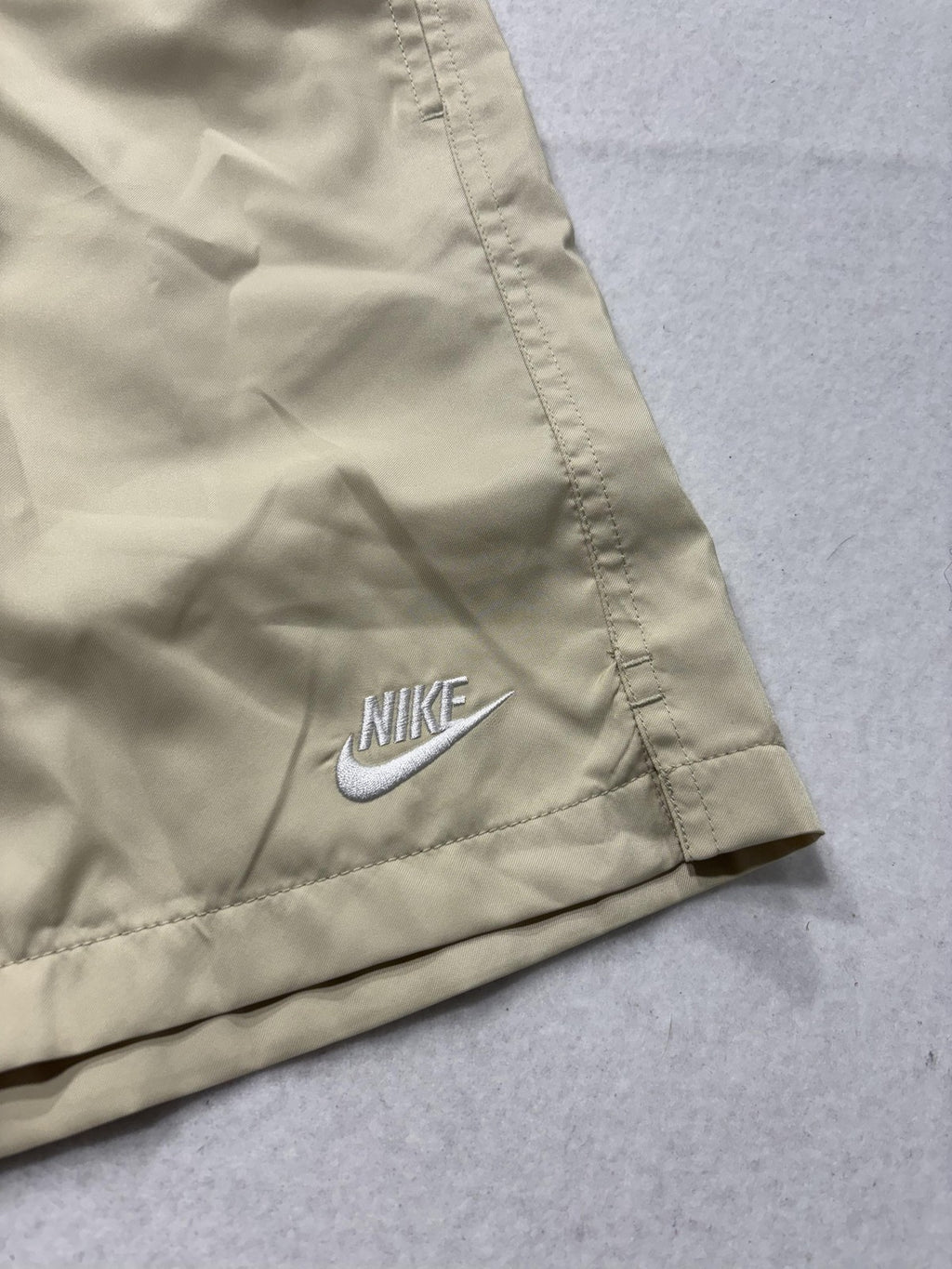 Nike Swim Shorts Mens Small Beige Standard Fit Above Knee Lined Pockets
