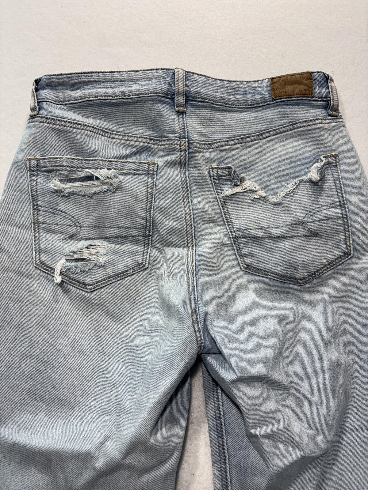 American Eagle Mom Jeans Womens 8 Blue Light Wash High Rise Distressed 30x28