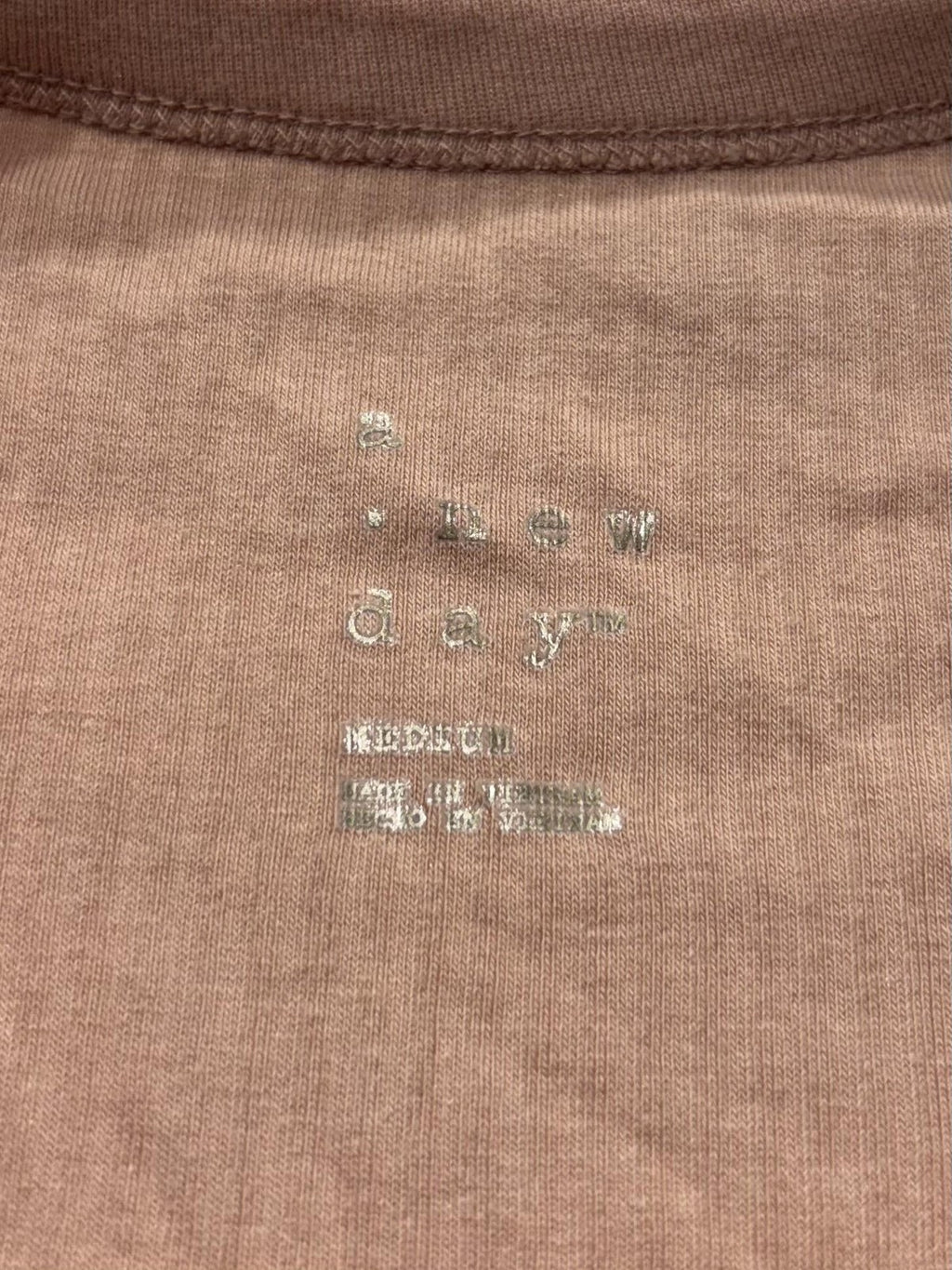 A New Day Shirt Womens Medium Beige Crew Neck Ribbed Short Sleeve Tee Basic