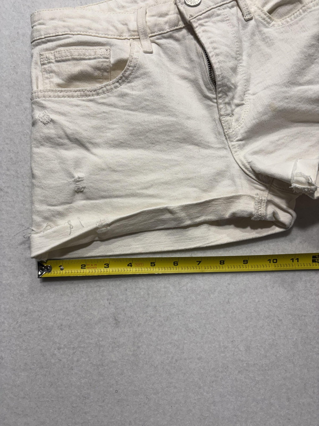 FRAME Le Grand Garcon Boyfriend Denim Shorts White 27 LGGSH470 Frayed Cut Off