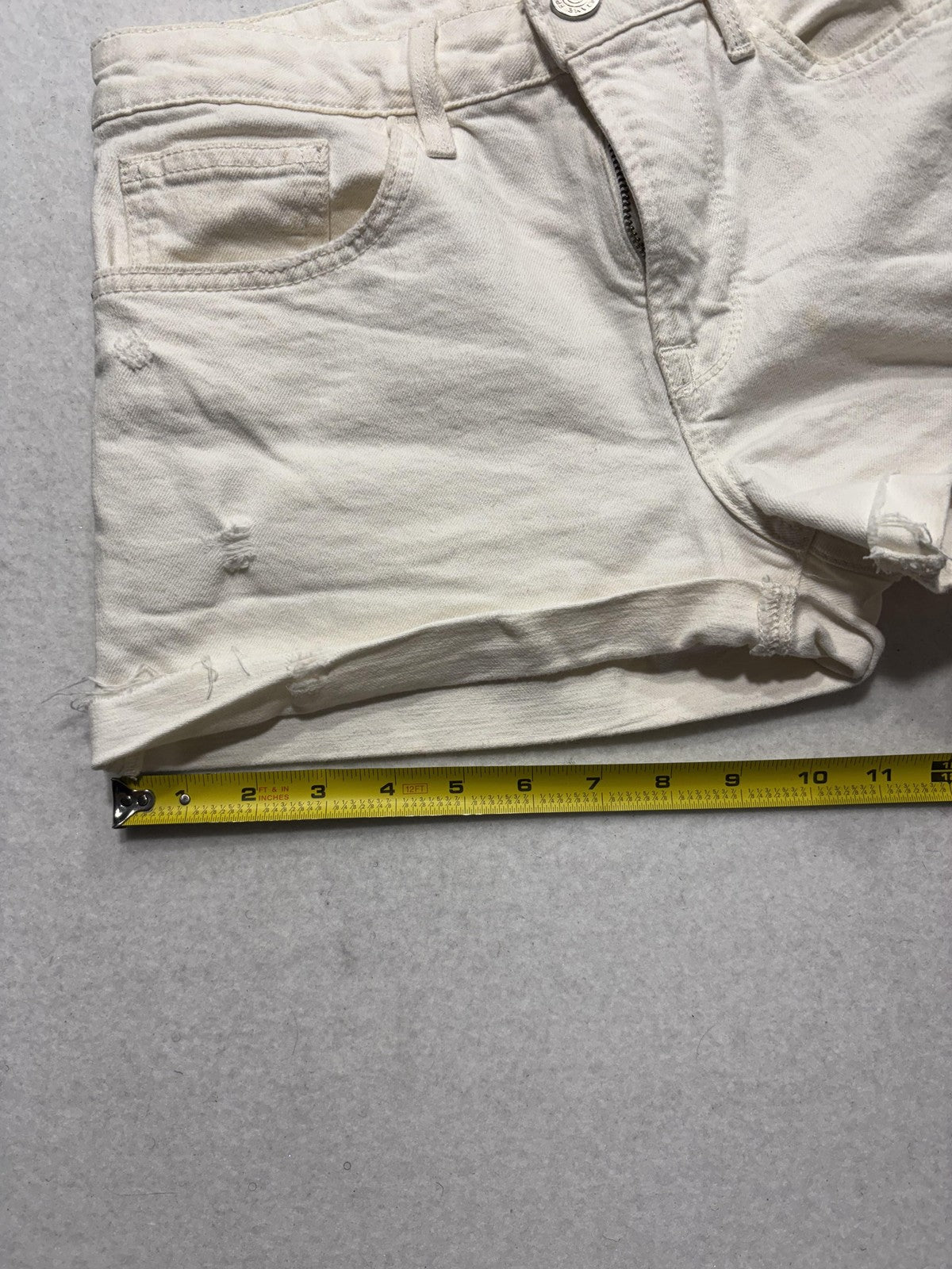 FRAME Le Grand Garcon Boyfriend Denim Shorts White 27 LGGSH470 Frayed Cut Off