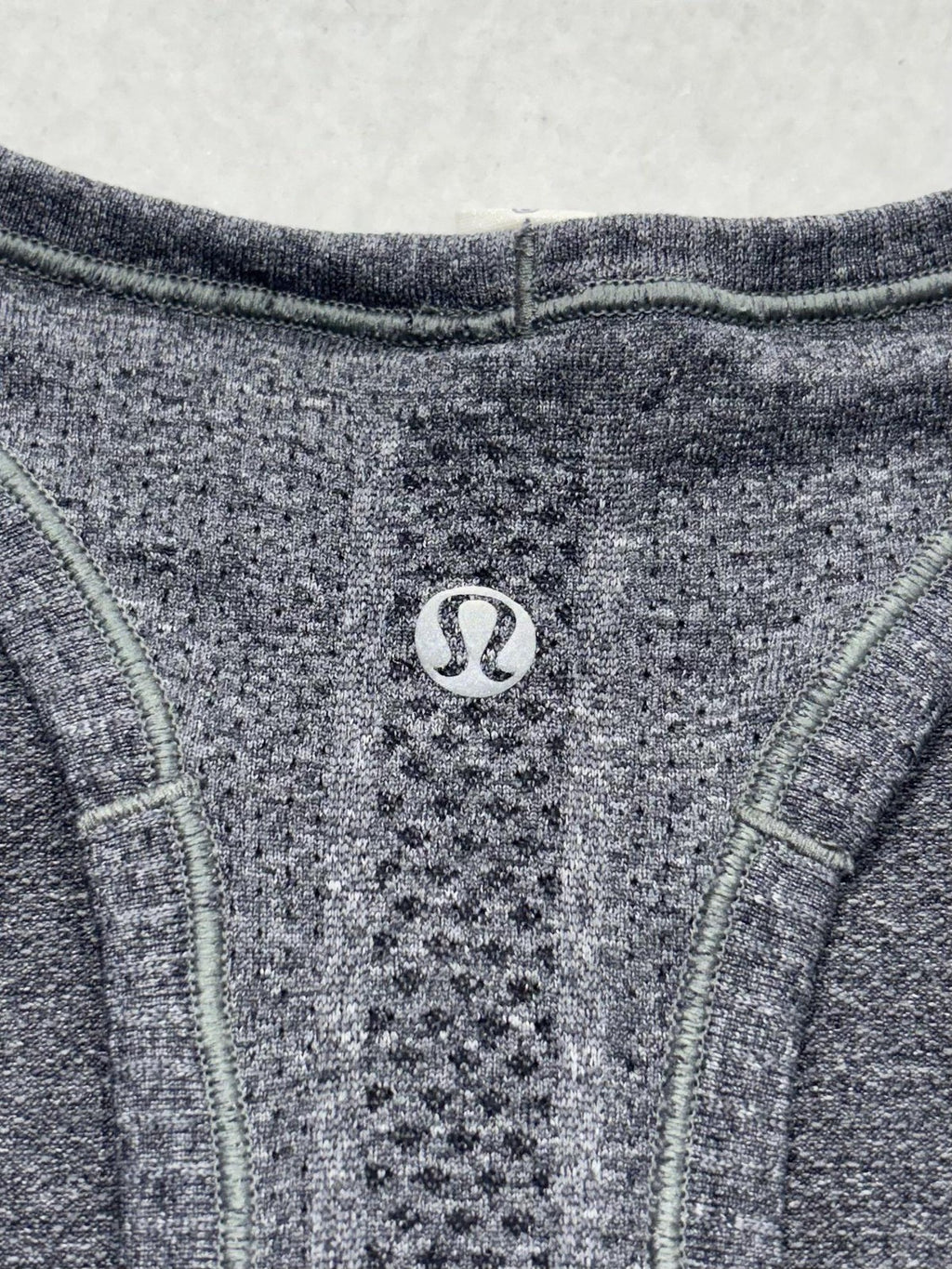 Lululemon Swiftly Tech Tank Womens 6 Gray Crew Neck Racerback Knit Athletic Top