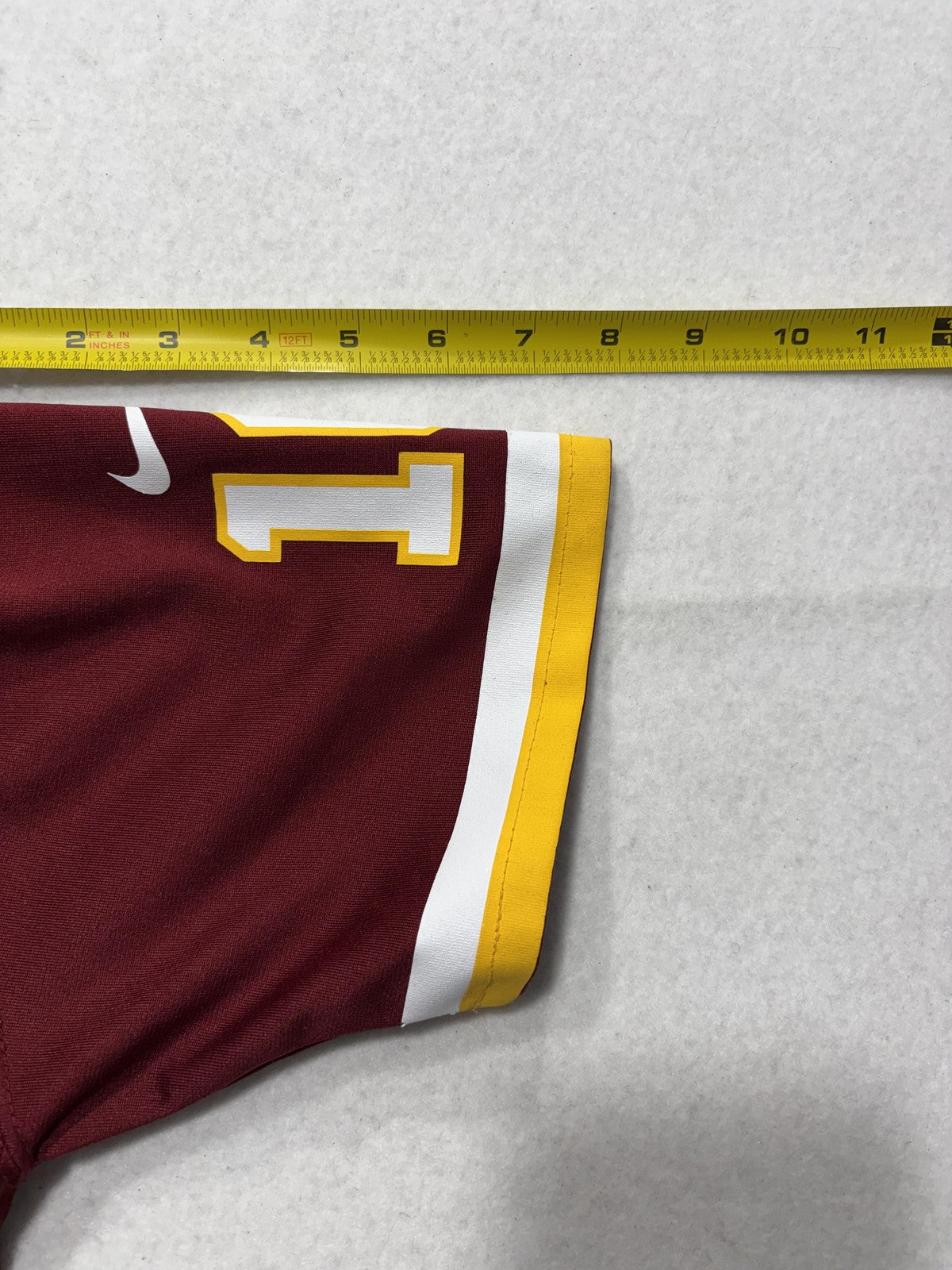 Washington Redskins Jersey Boys Medium Red NFL Football Nike Griffin III 10