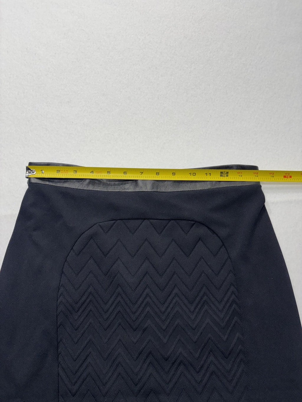 LA PINA Skirt Womens Medium Black Zigzag Faux Leather Waist Pencil Knee Length