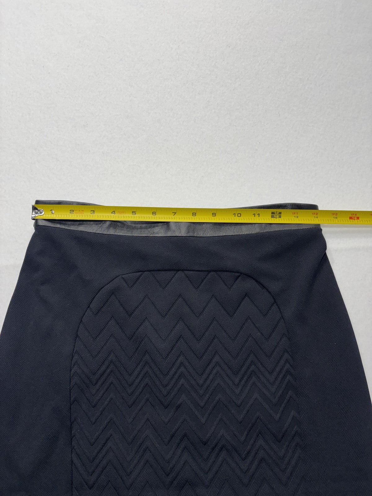 LA PINA Skirt Womens Medium Black Zigzag Faux Leather Waist Pencil Knee Length