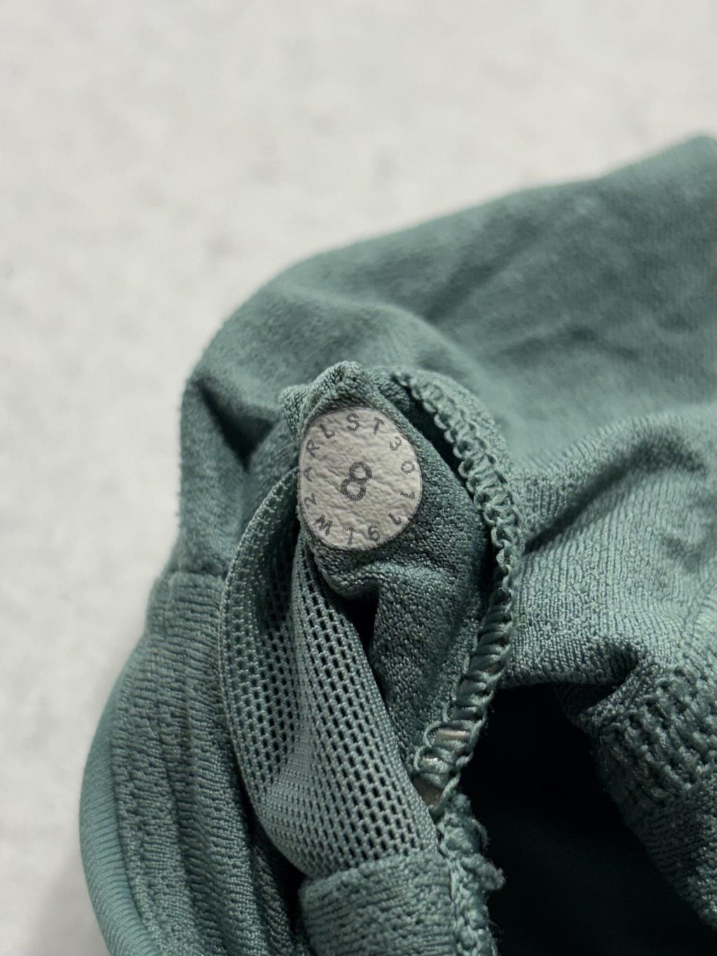 Lululemon Sports Bra Womens 8 Green High Neck Strappy Crossback Yoga Athletic