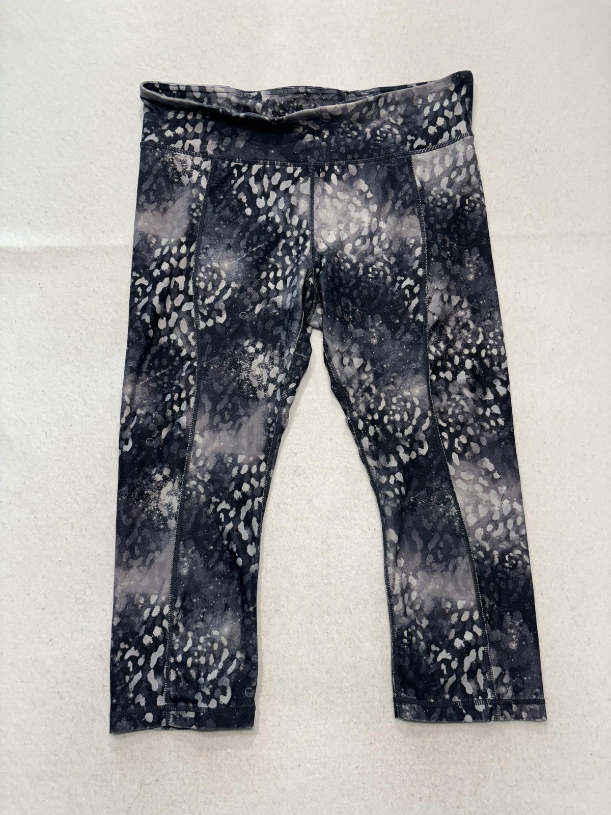 Leggings Womens Medium Gray 22.5" Inseam Capri Spotted Stretch Yoga Athletic