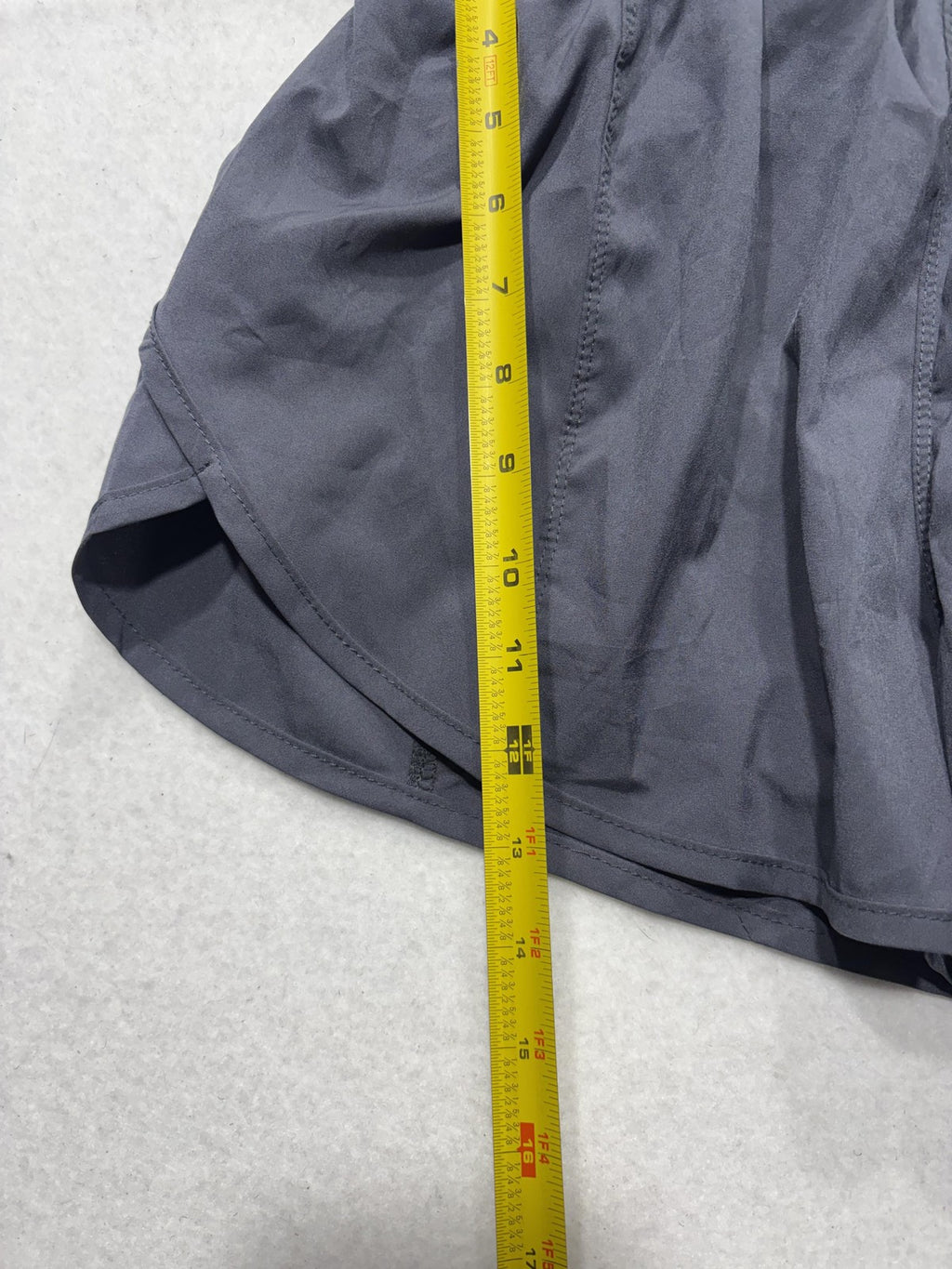 Lululemon Running Shorts Womens 6 Gray High Rise 2.5" Inseam Zip Pocket Athletic