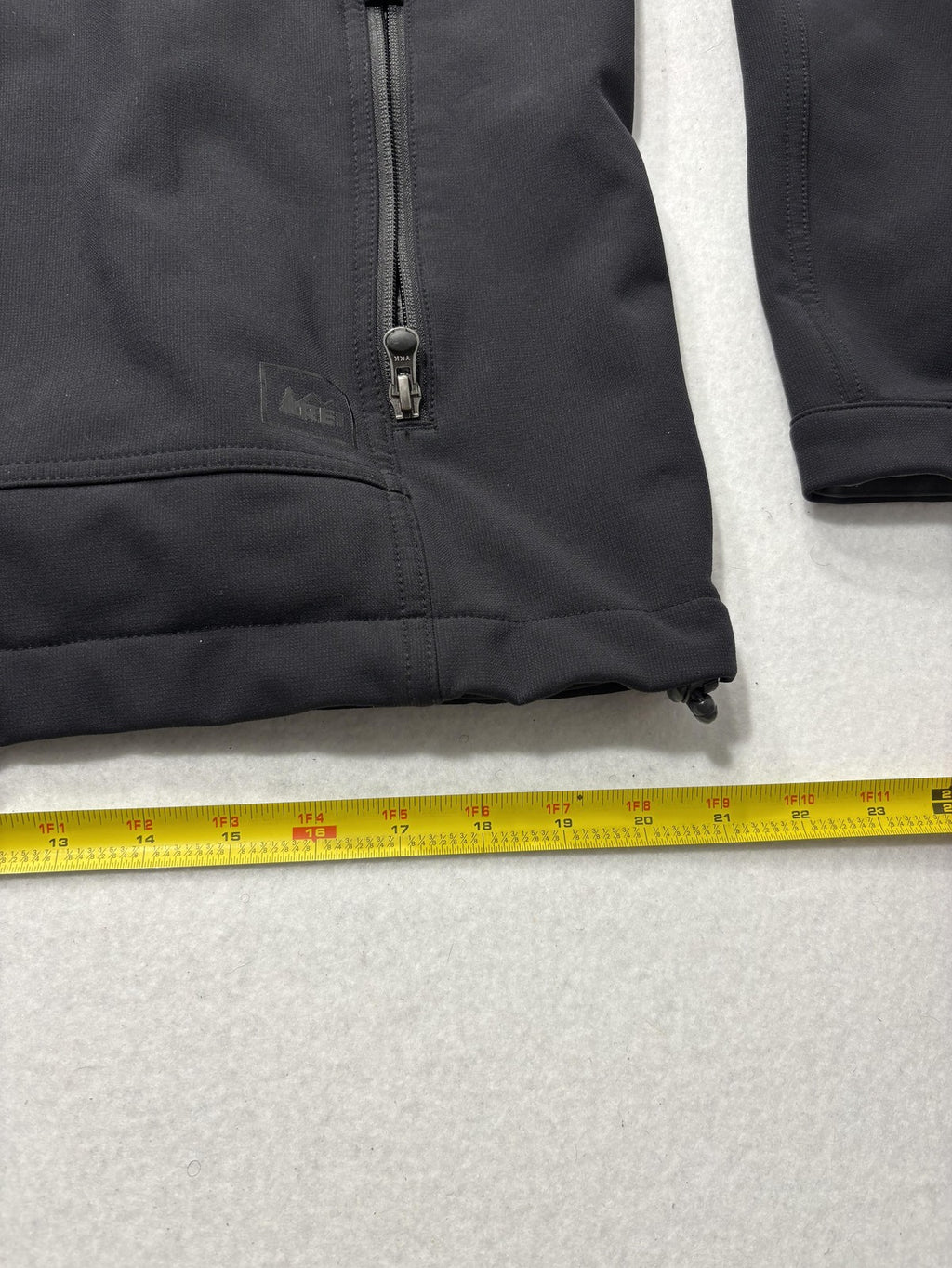 REI Softshell Jacket Mens Medium Black Full Zip Stand Collar Hiking Outdoor