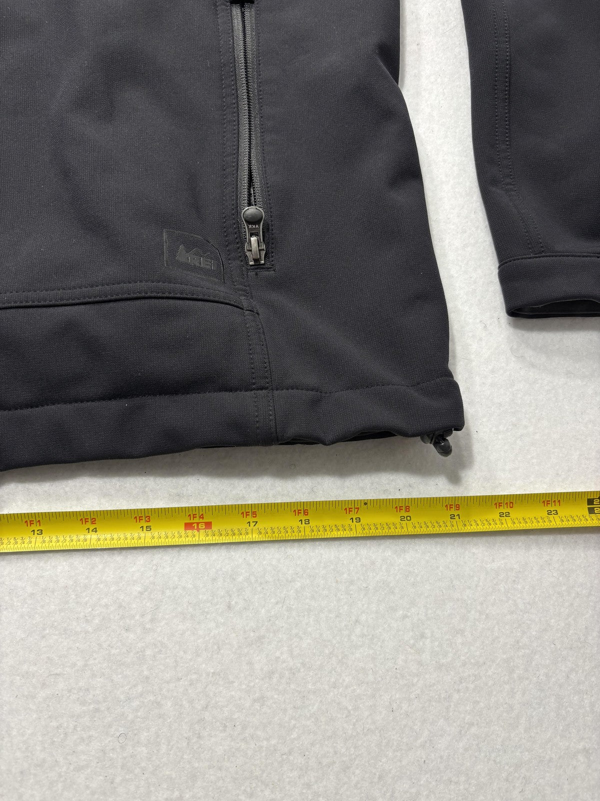 REI Softshell Jacket Mens Medium Black Full Zip Stand Collar Hiking Outdoor