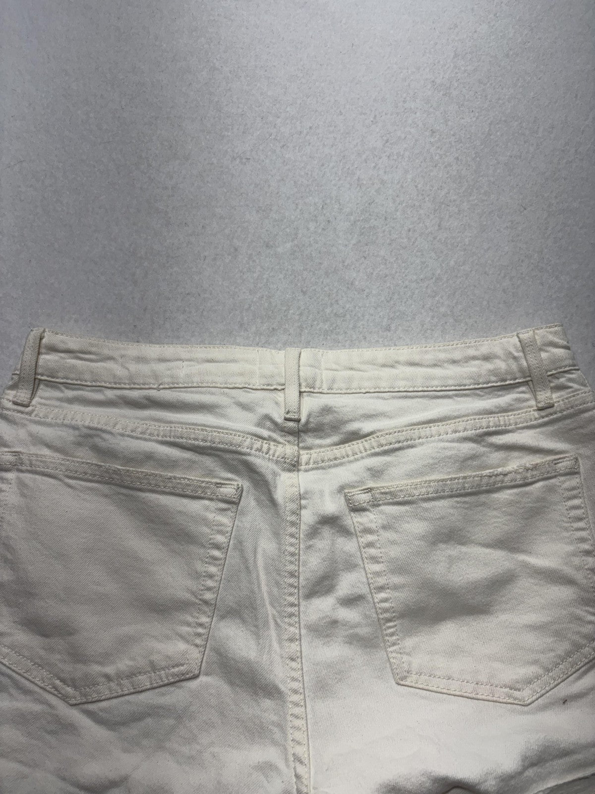 FRAME Le Grand Garcon Boyfriend Denim Shorts White 27 LGGSH470 Frayed Cut Off