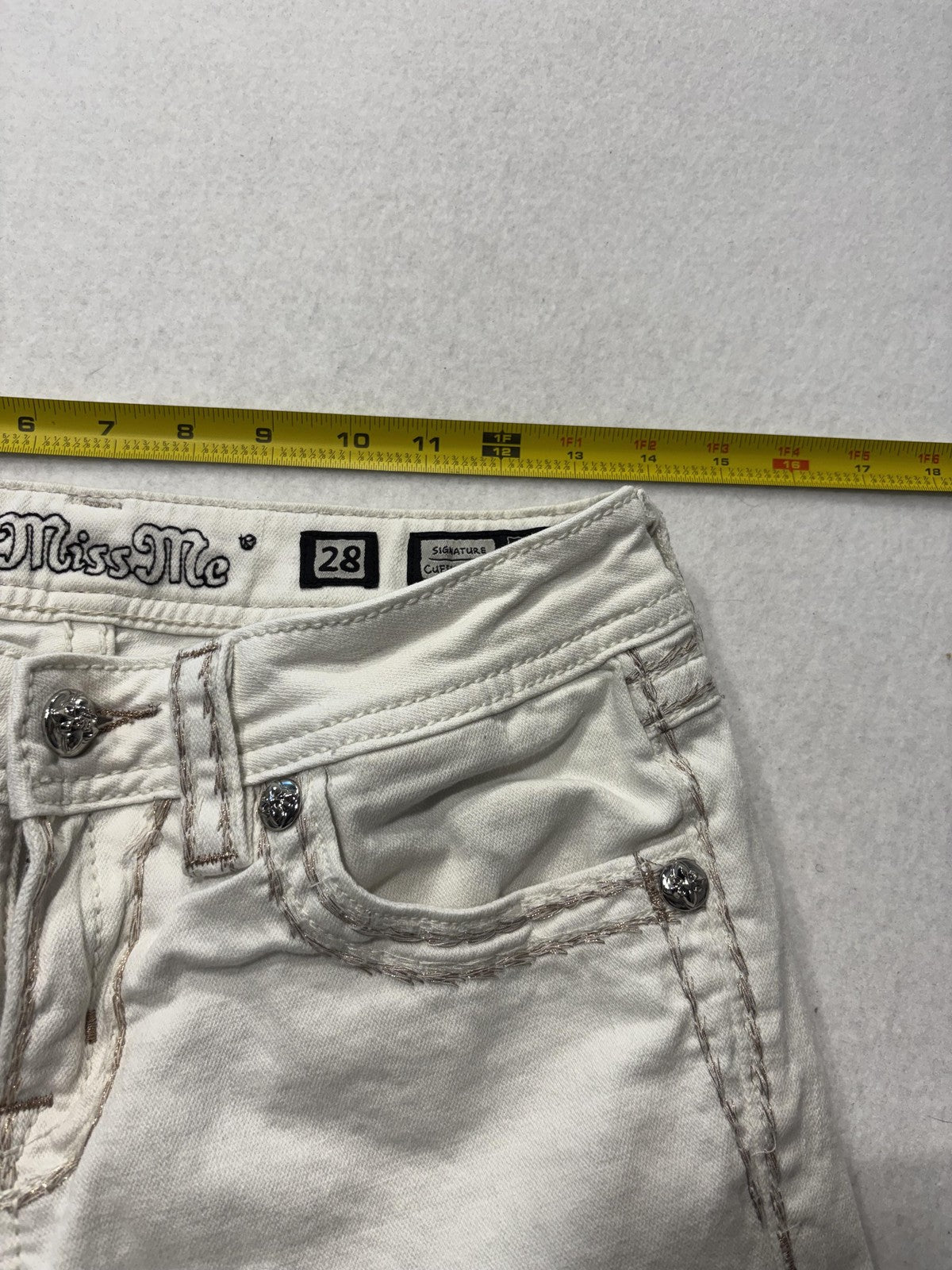 Miss Me Jeans Womens 28 White Mid Rise Signature Capri Embellished Stretch