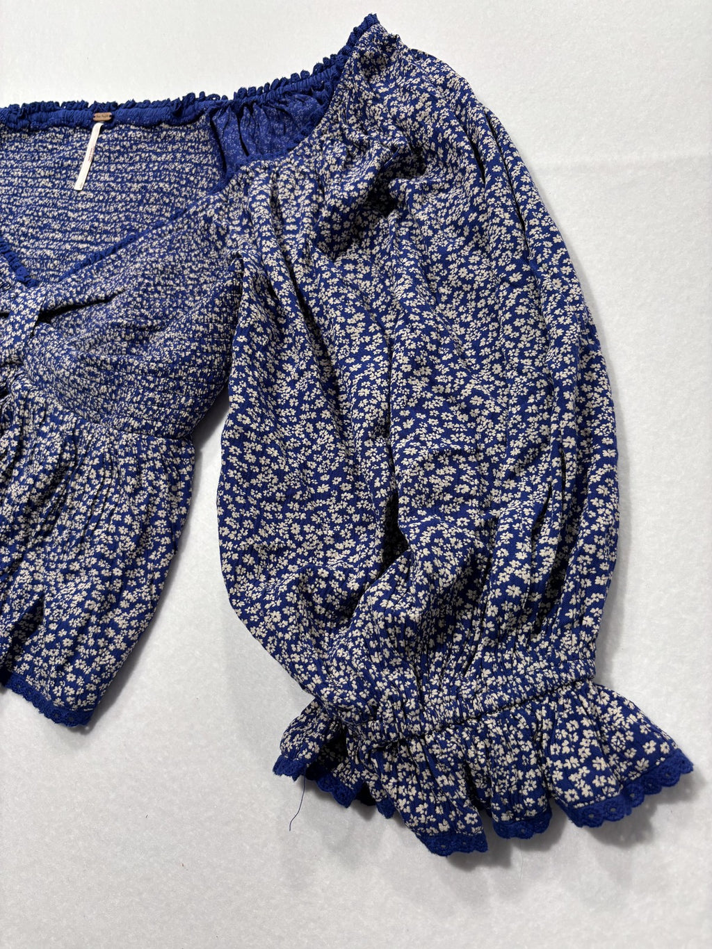Free People Blouse Womens Large Blue Floral Off Shoulder Smocked Crop Top Boho