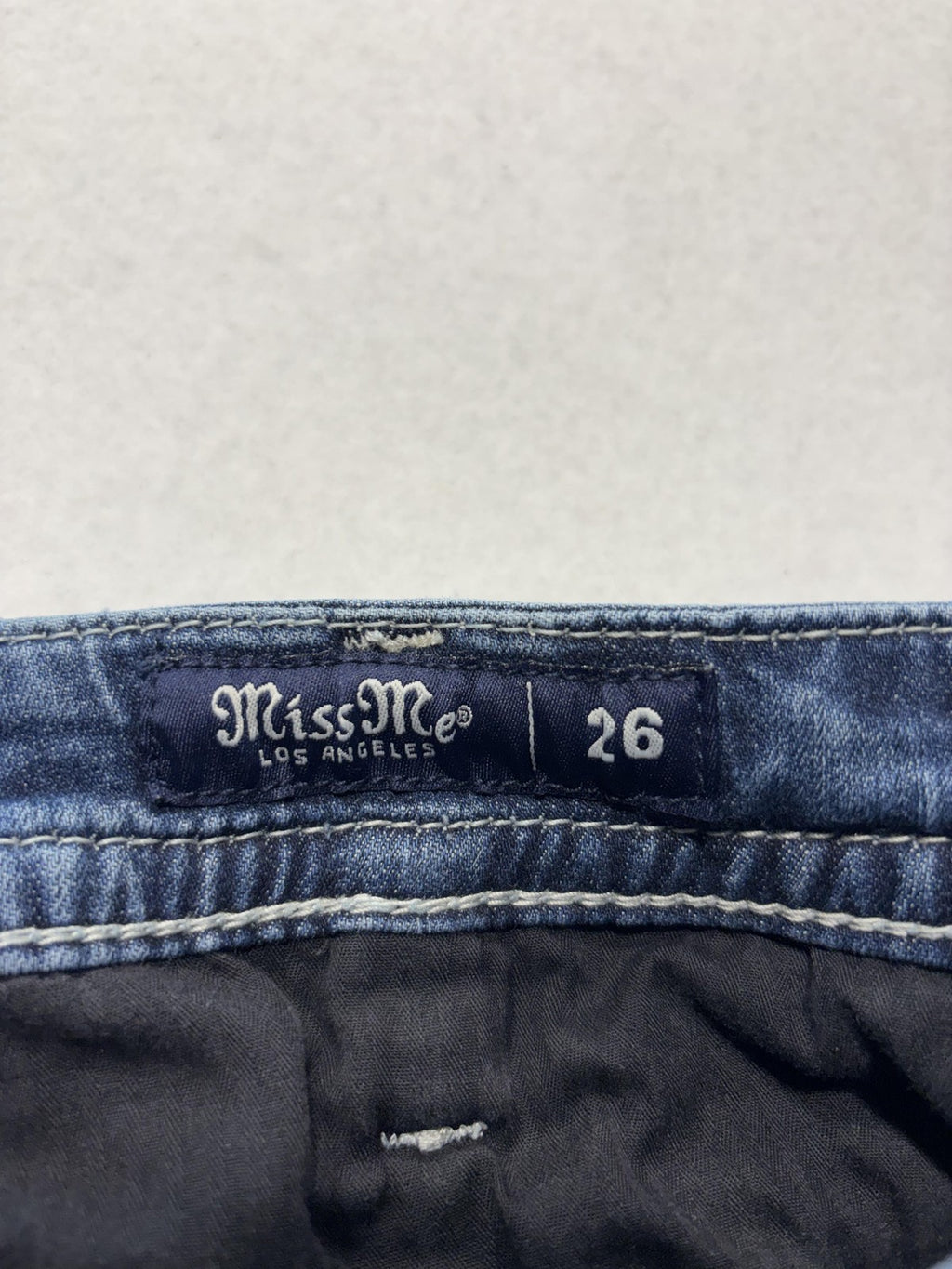 Miss Me Jeans Womens 26 Blue Medium Wash Mid Rise Capri Distressed Embroidered