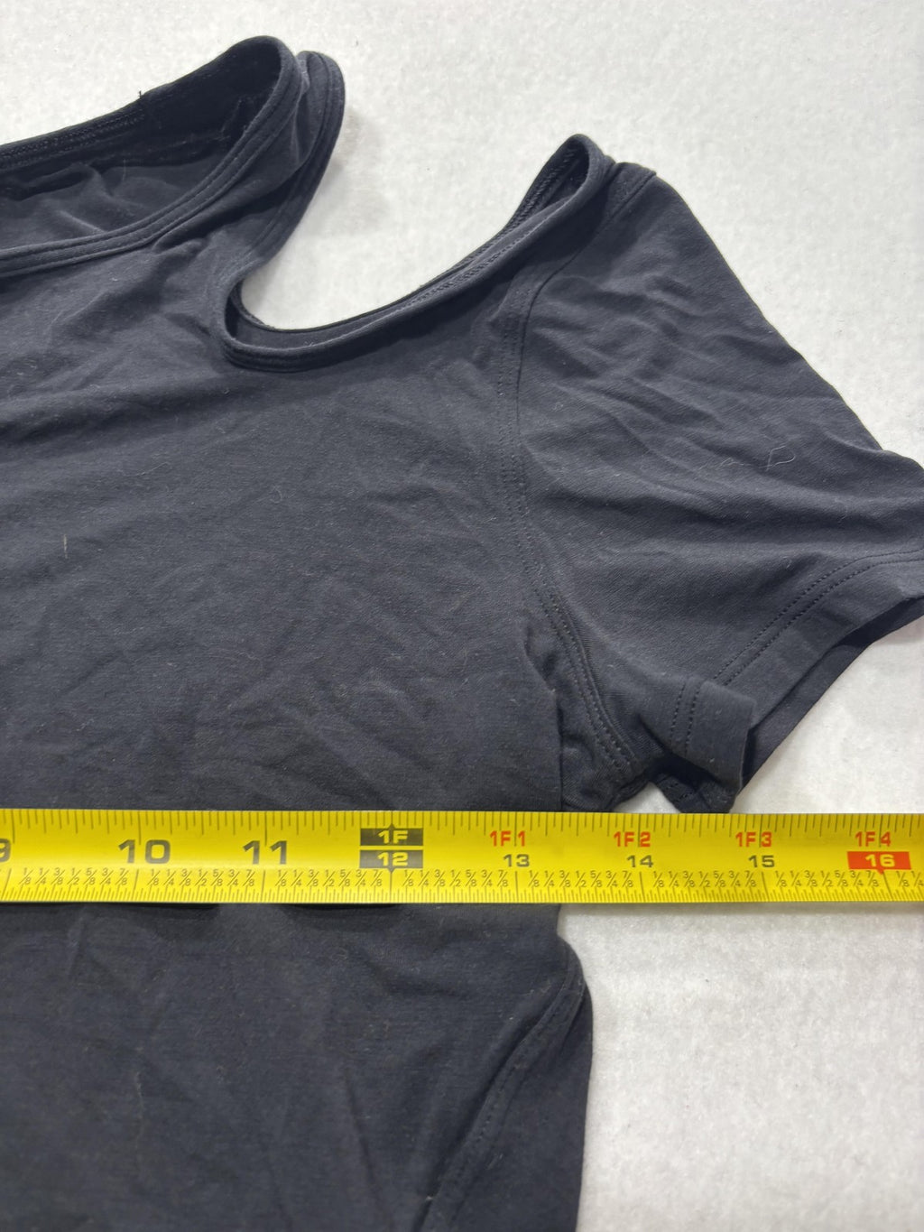 Lululemon Shirt Womens 4 Black Cold Shoulder Crew Neck Cropped Stretch Tee Top