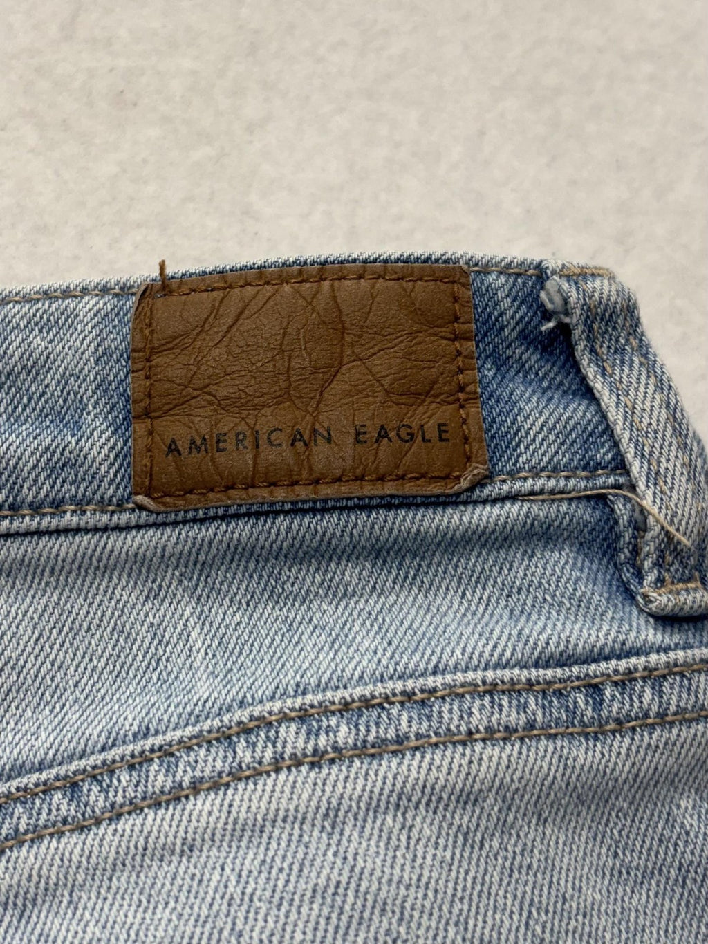 American Eagle Mom Straight Jeans Womens 6 Blue High Rise Distressed 28x28
