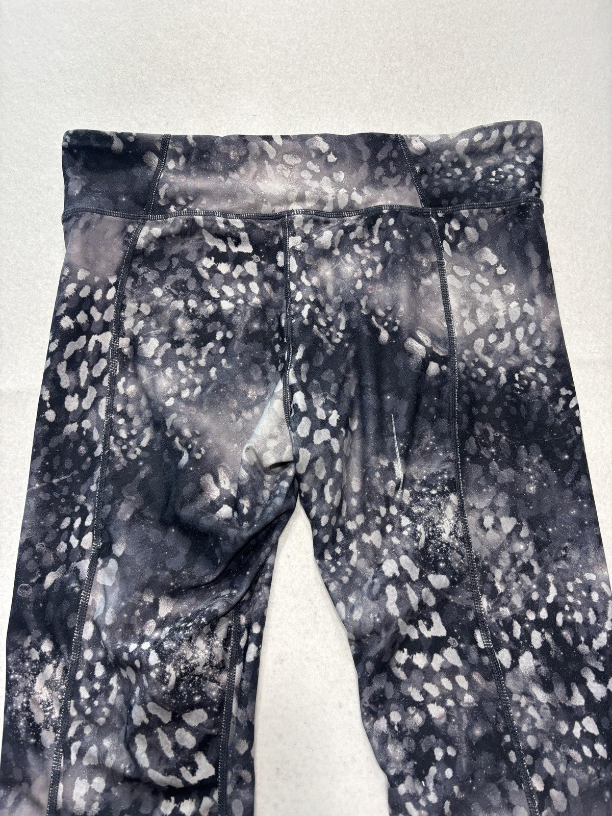 Leggings Womens Medium Gray 22.5" Inseam Capri Spotted Stretch Yoga Athletic