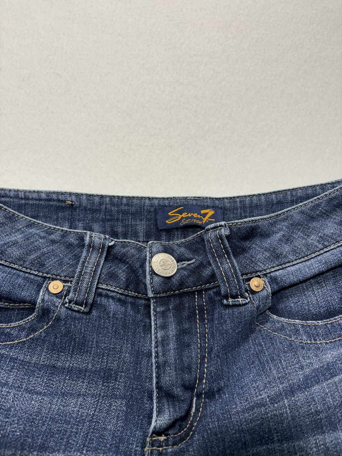 Seven7 Shorts Womens 6 Blue Denim Cut Off Raw Hem Stretch Embroidered Pockets