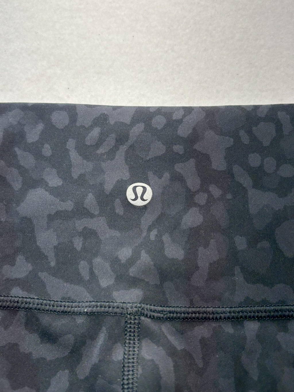 Lululemon Leggings Womens 4 Black Camo High Rise Cropped 23" Inseam Yoga Stretch