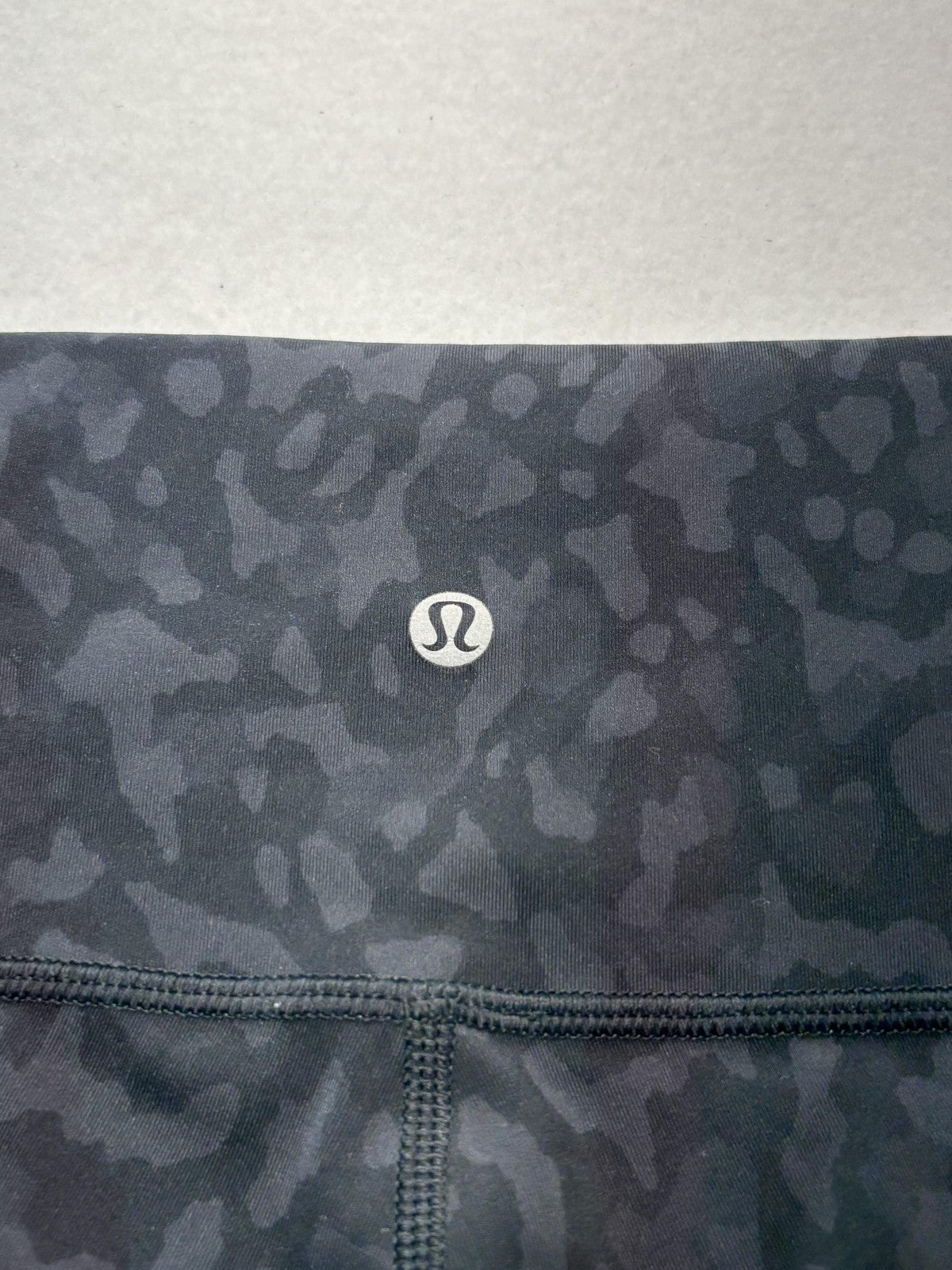 Lululemon Leggings Womens 4 Black Camo High Rise Cropped 23" Inseam Yoga Stretch