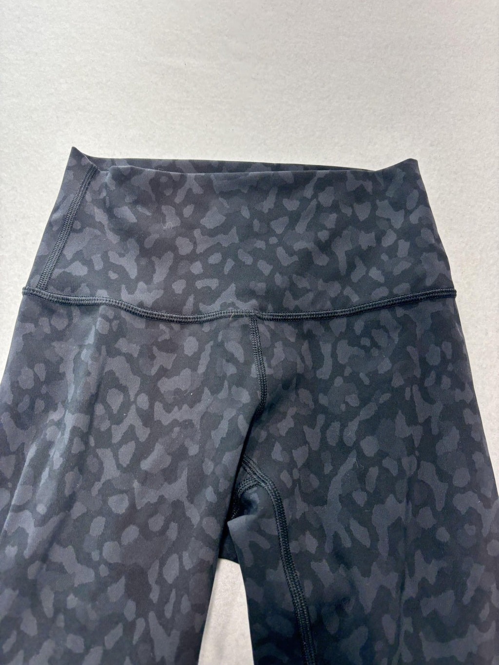 Lululemon Leggings Womens 4 Black Camo High Rise Cropped 23" Inseam Yoga Stretch