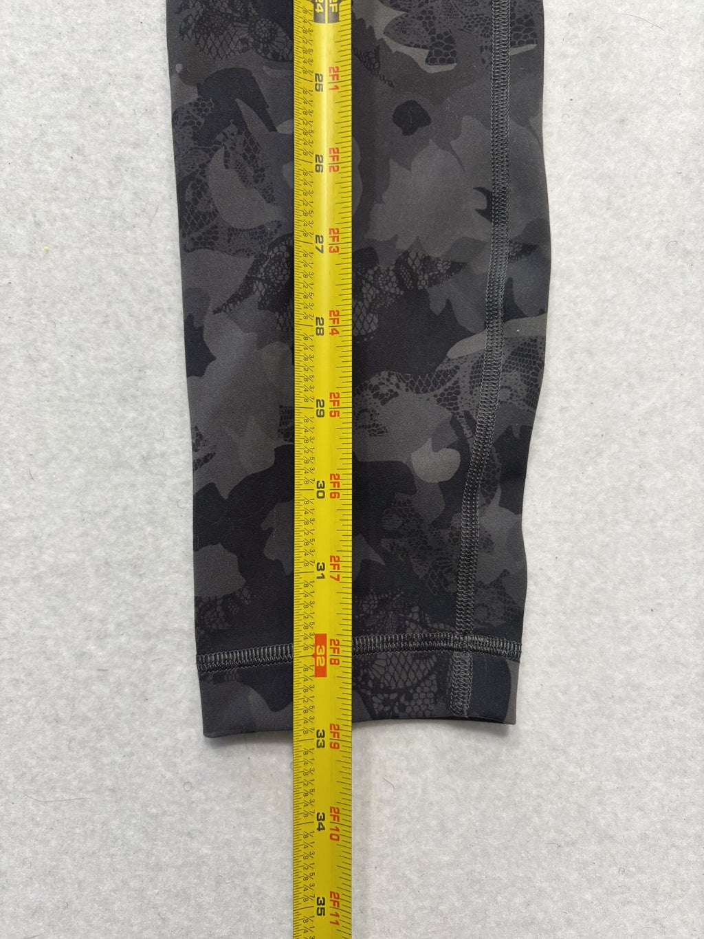 Lululemon Leggings Womens 6 Gray Camo High Rise 25" Inseam Ankle Yoga Stretch