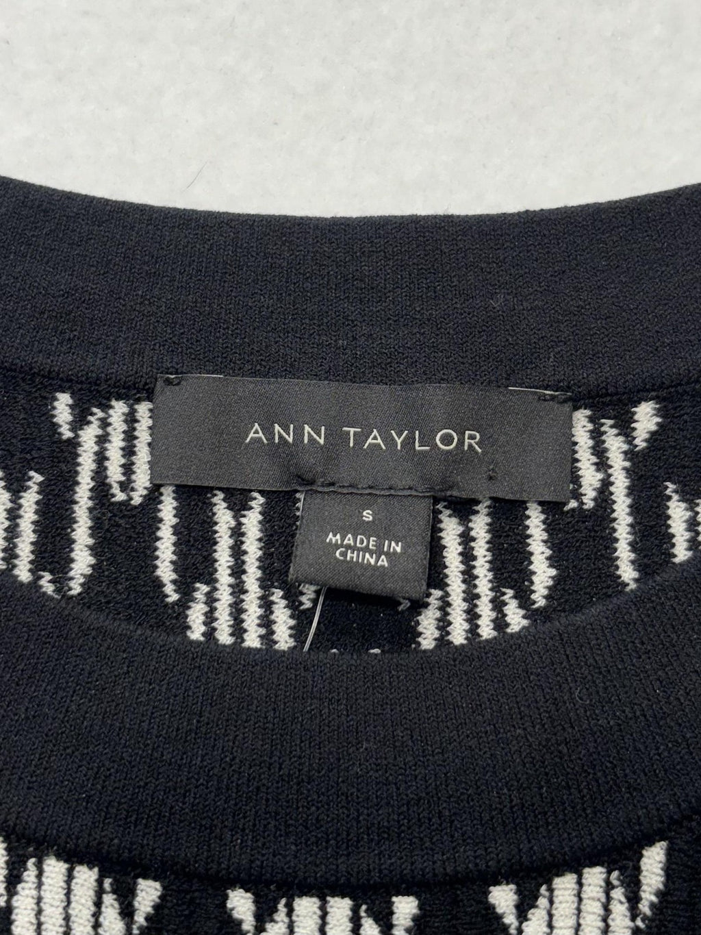 Ann Taylor Sweater Vest Womens Small Black White Geometric Crew Neck Sleeveless