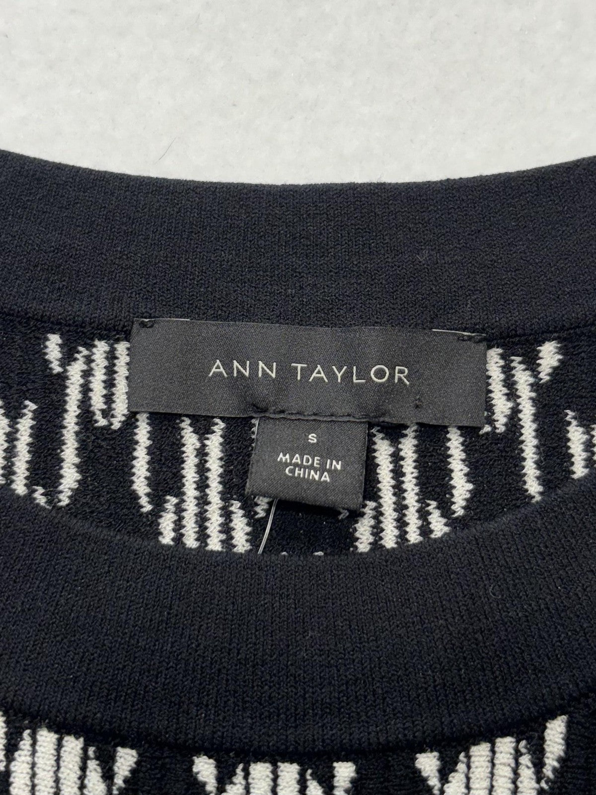 Ann Taylor Sweater Vest Womens Small Black White Geometric Crew Neck Sleeveless