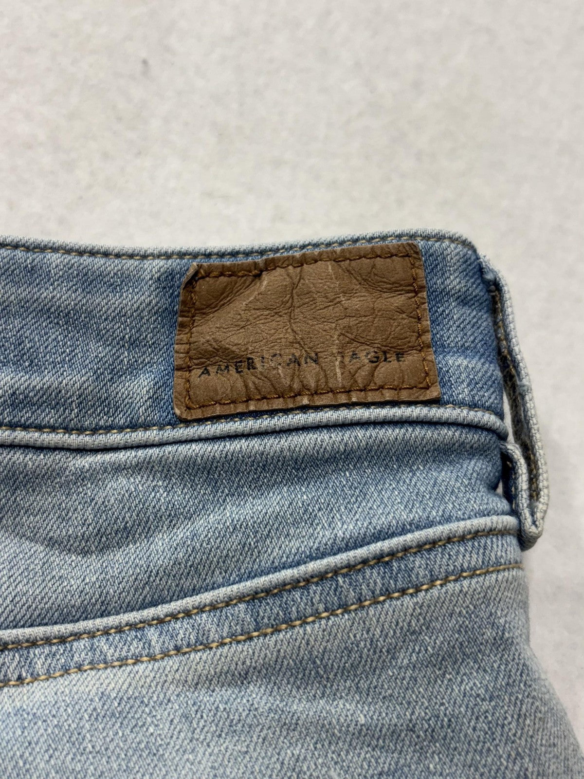 American Eagle Dream Short Womens 8 Blue Distressed Cut Off Denim MIDI
