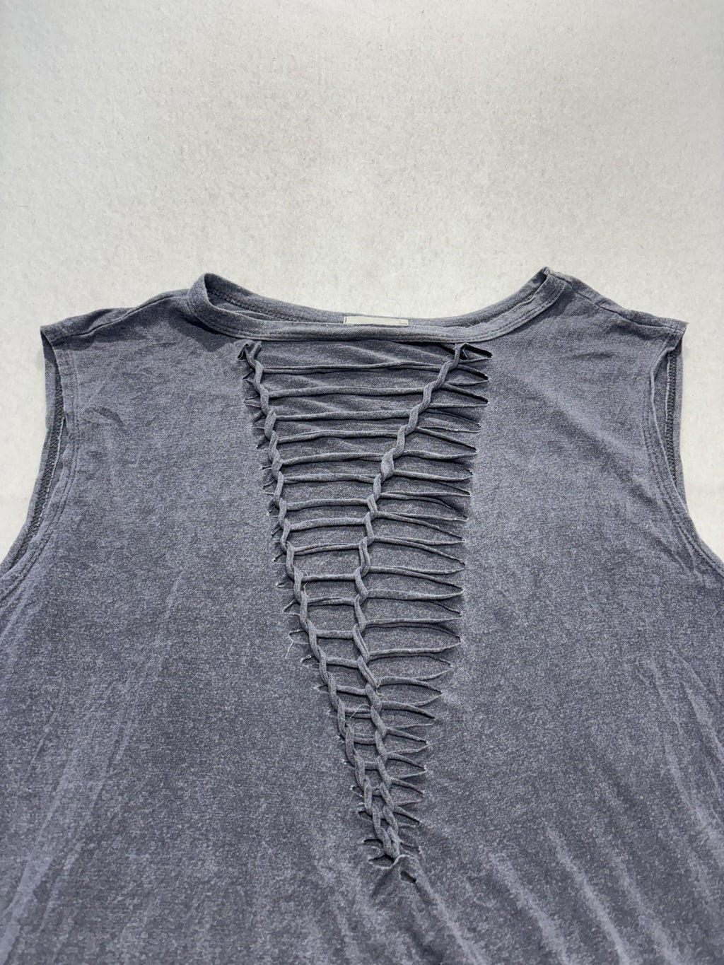 Tinywillow Womens Large Gray Crew Neck Ladder Cutout Sleeveless Tank Top