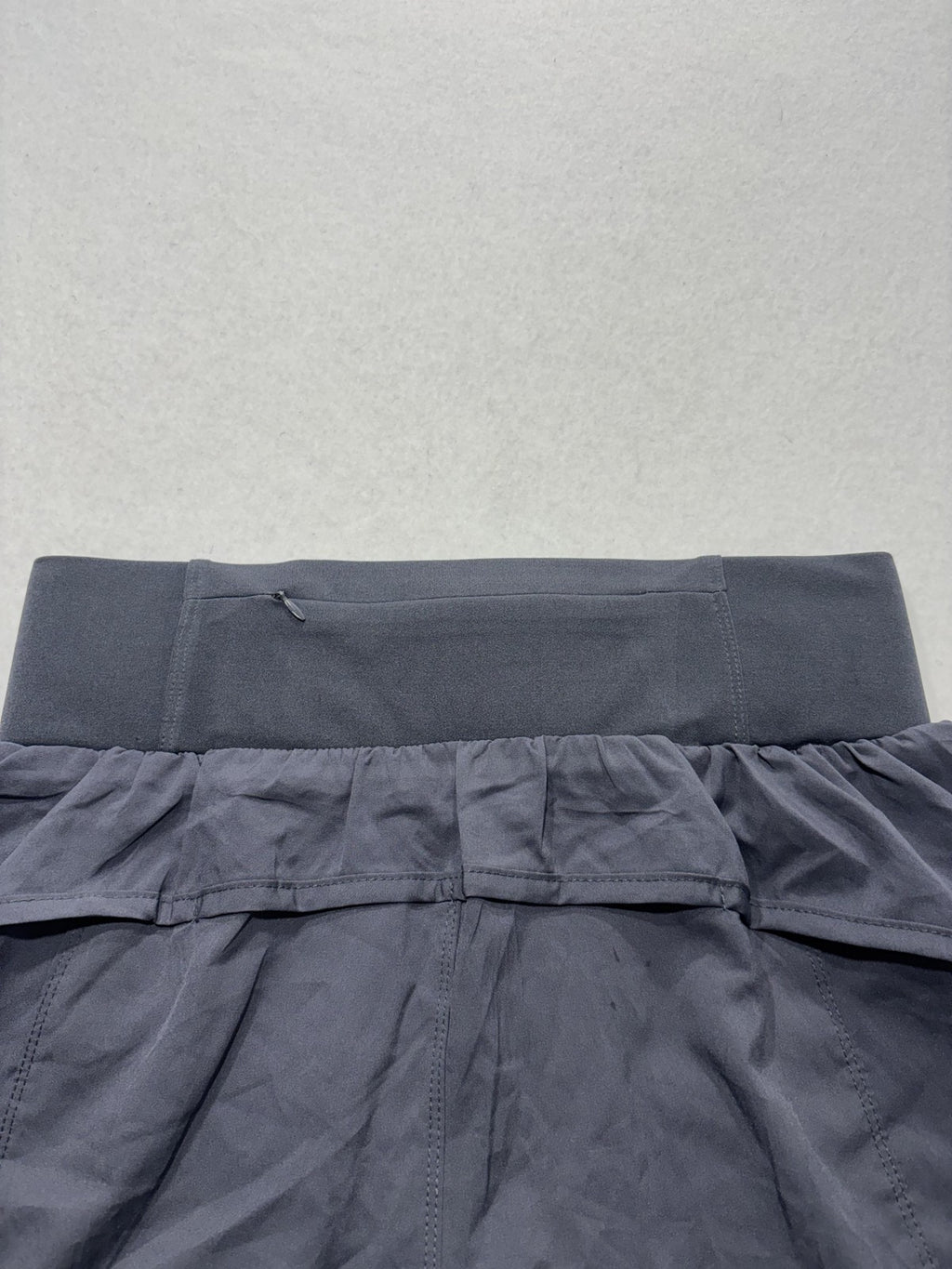 Lululemon Running Shorts Womens 6 Gray High Rise 2.5" Inseam Zip Pocket Athletic