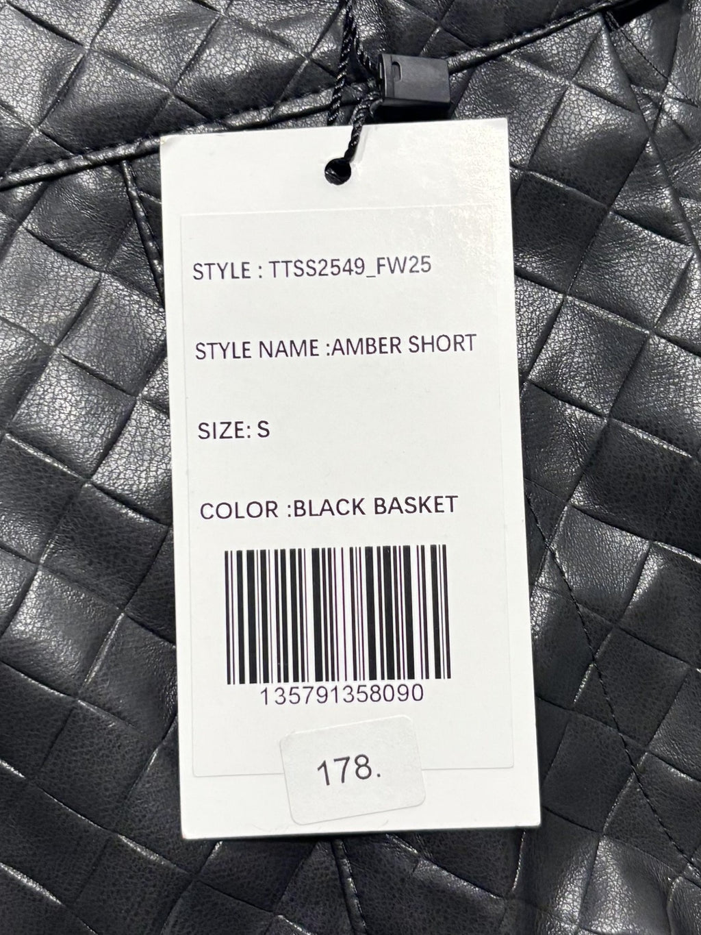 Taylor Tillman Shorts Womens Small Black Amber Short Quilted Faux Leather Cuffed