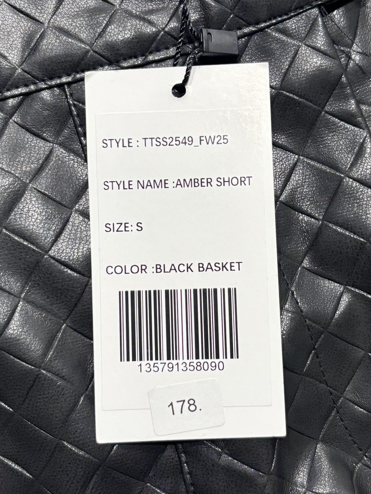 Taylor Tillman Shorts Womens Small Black Amber Short Quilted Faux Leather Cuffed