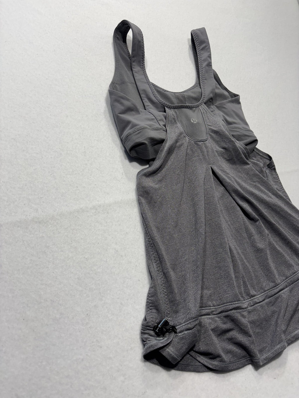 Lululemon Tank Womens Small Gray Scoop Neck Built In Bra Drawcord Hem Yoga Top