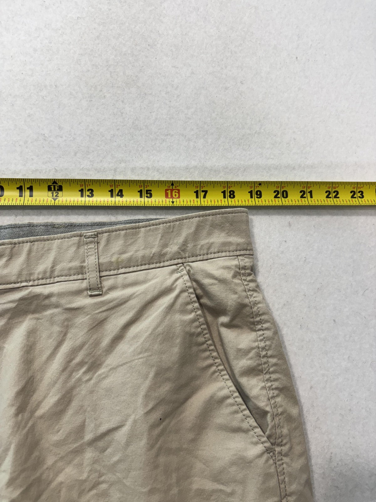 Dockers Chino Shorts Mens 38 Beige 8" Inseam Flex Comfort Stretch S96711