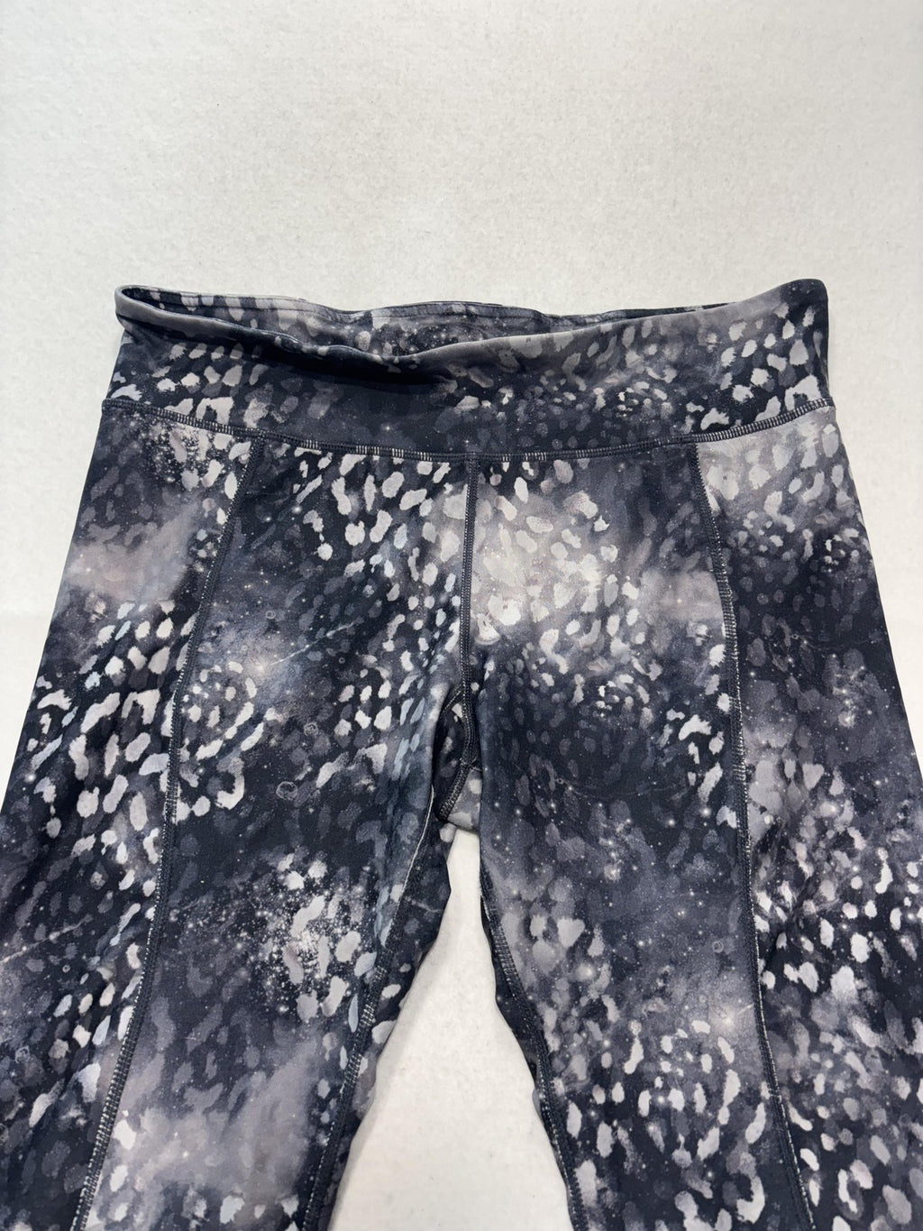 Leggings Womens Medium Gray 22.5" Inseam Capri Spotted Stretch Yoga Athletic