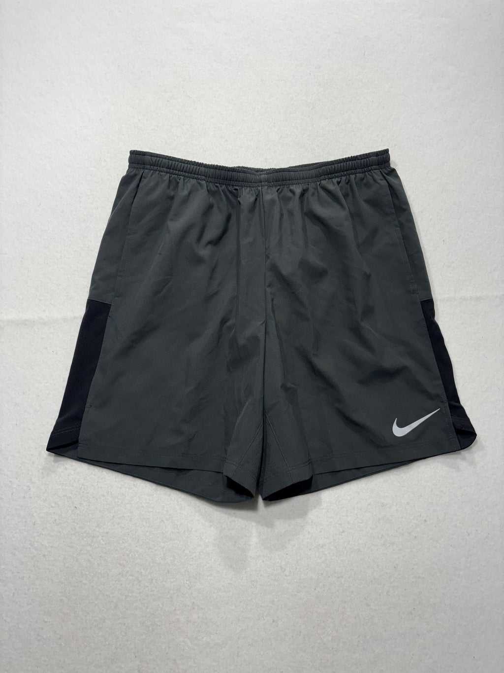 Nike Shorts Mens Large Gray Dri-FIT 7" Inseam Running Quick Dry Lightweight