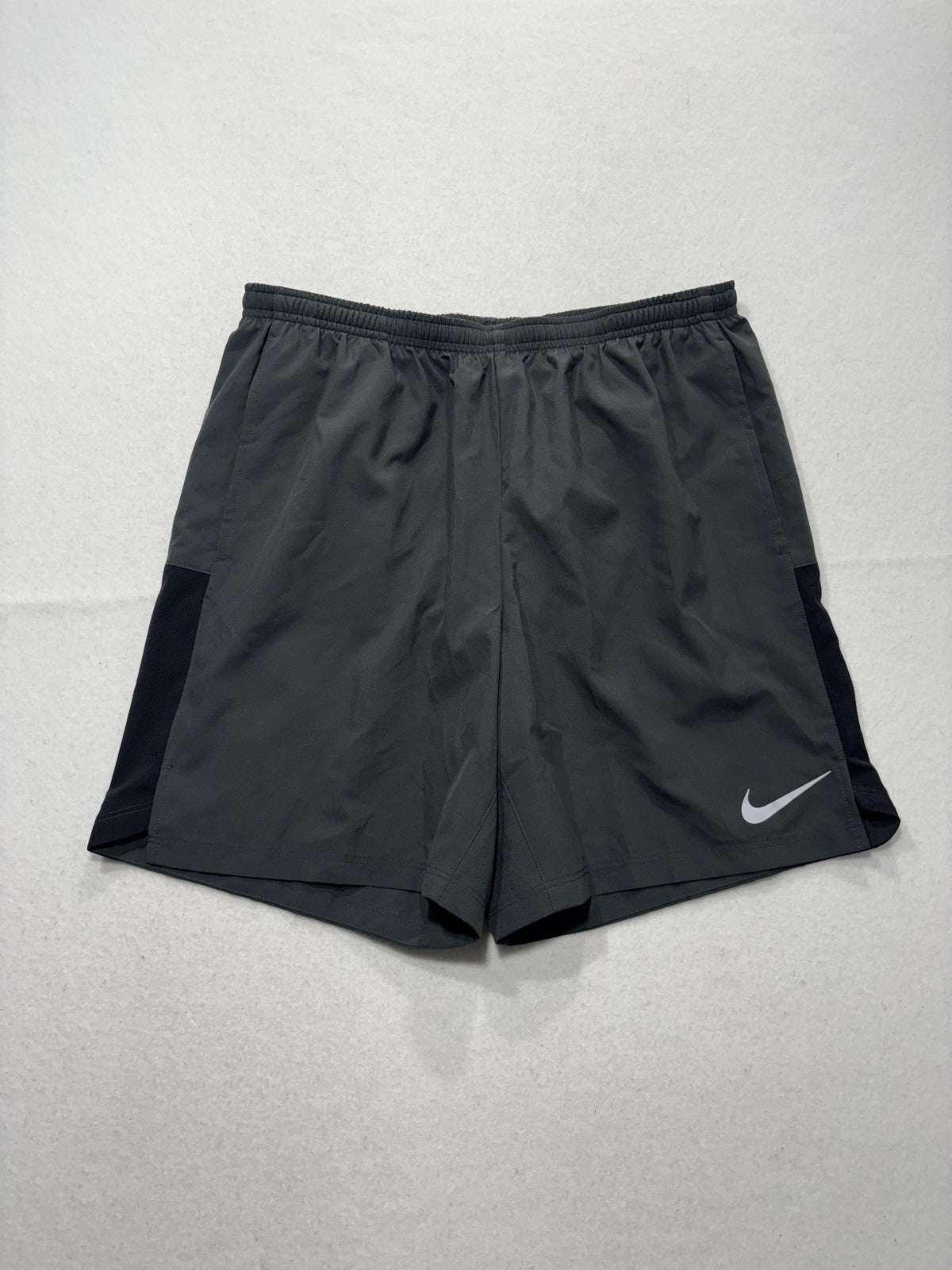 Nike Shorts Mens Large Gray Dri-FIT 7" Inseam Running Quick Dry Lightweight