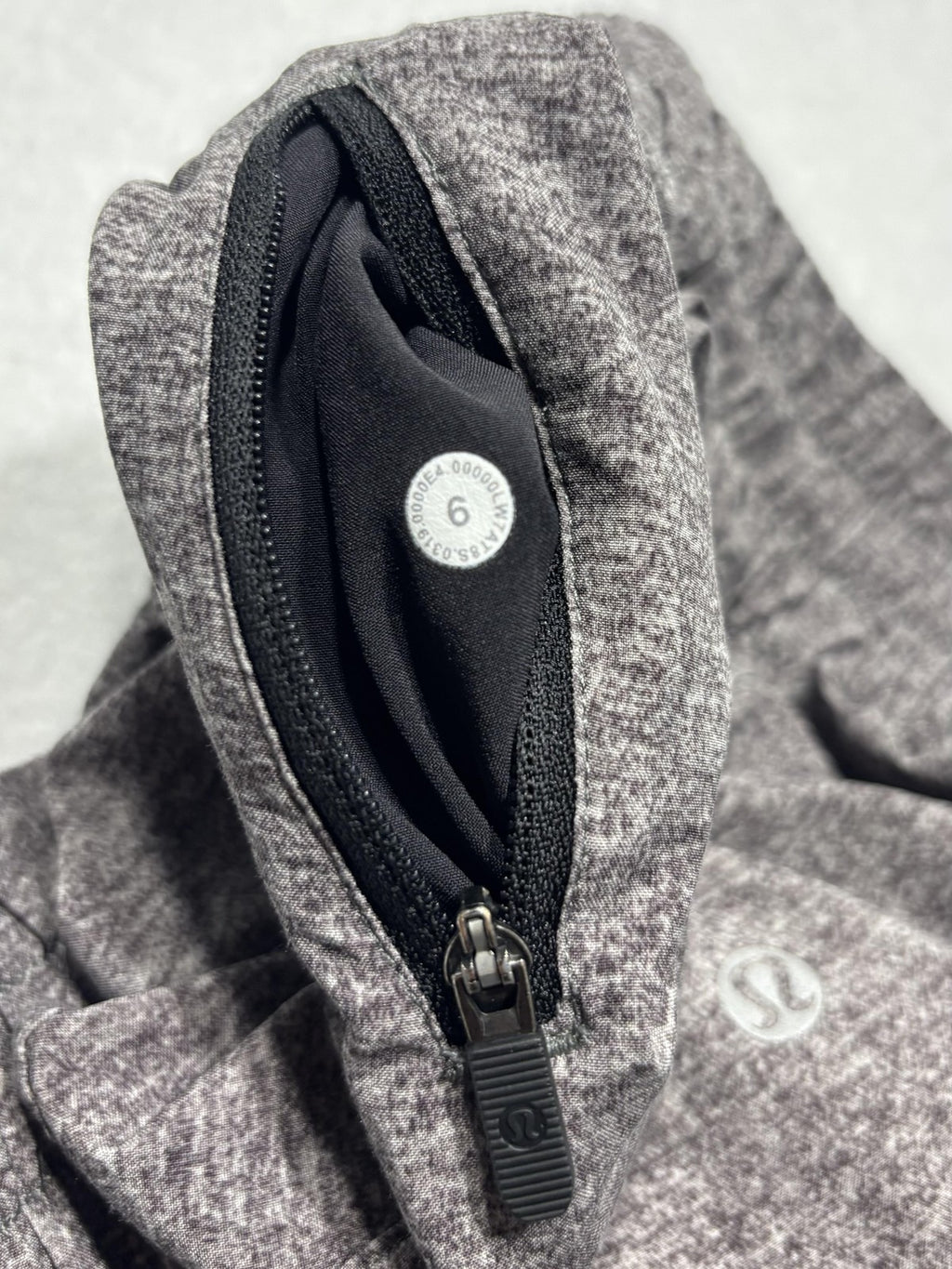 Lululemon Running Shorts Womens 6 Gray 2.5" Inseam Zip Pocket Lined Athletic