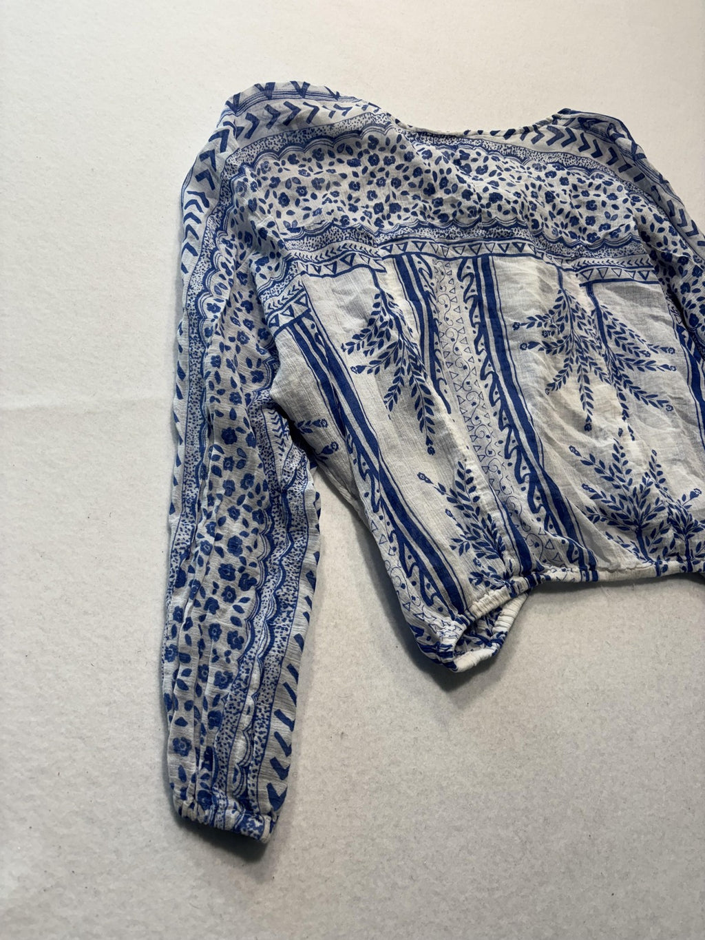 Free People Blouse Womens Medium Blue Long Sleeve Floral Tassel Crop Top Boho