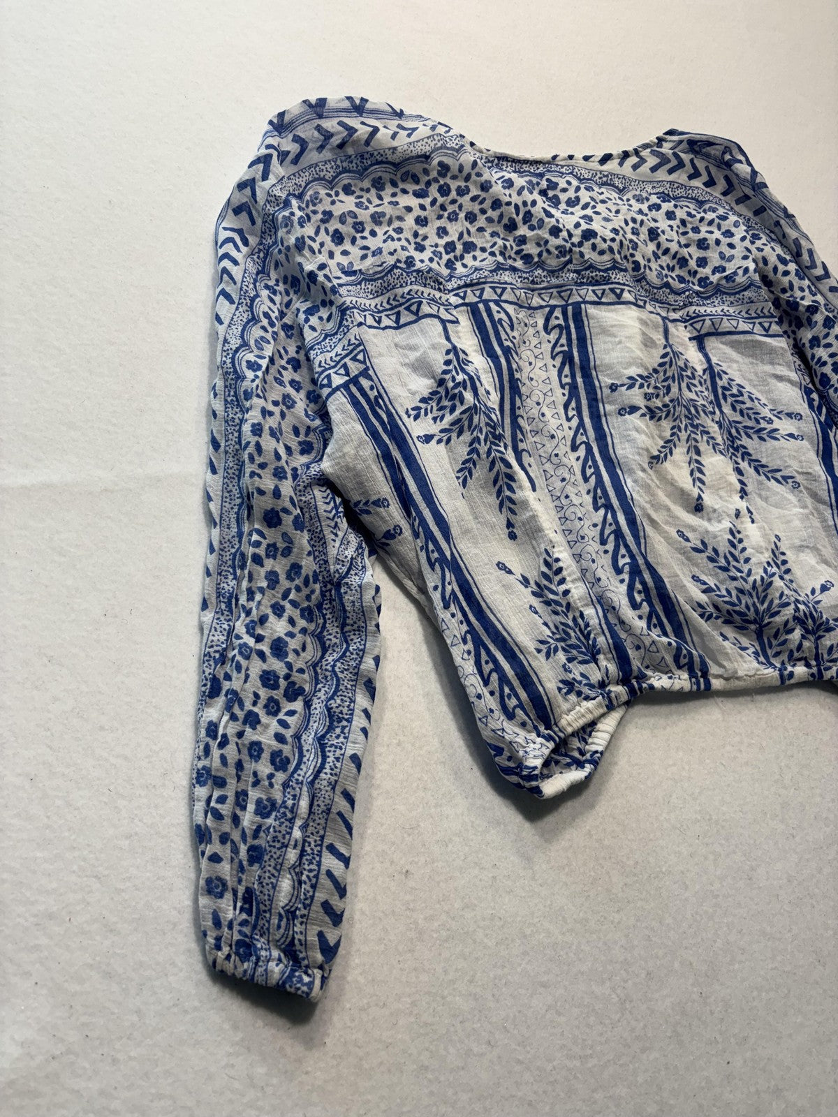 Free People Blouse Womens Medium Blue Long Sleeve Floral Tassel Crop Top Boho