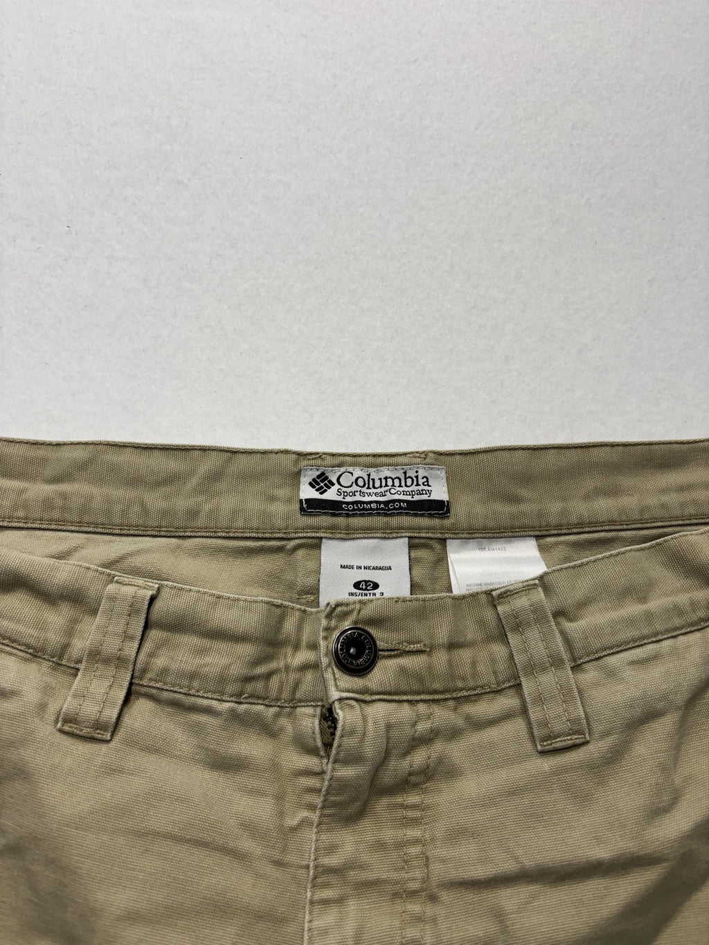 Columbia Cargo Shorts Mens 42 Beige 9" Inseam Canvas Relaxed Fit Hiking Outdoor